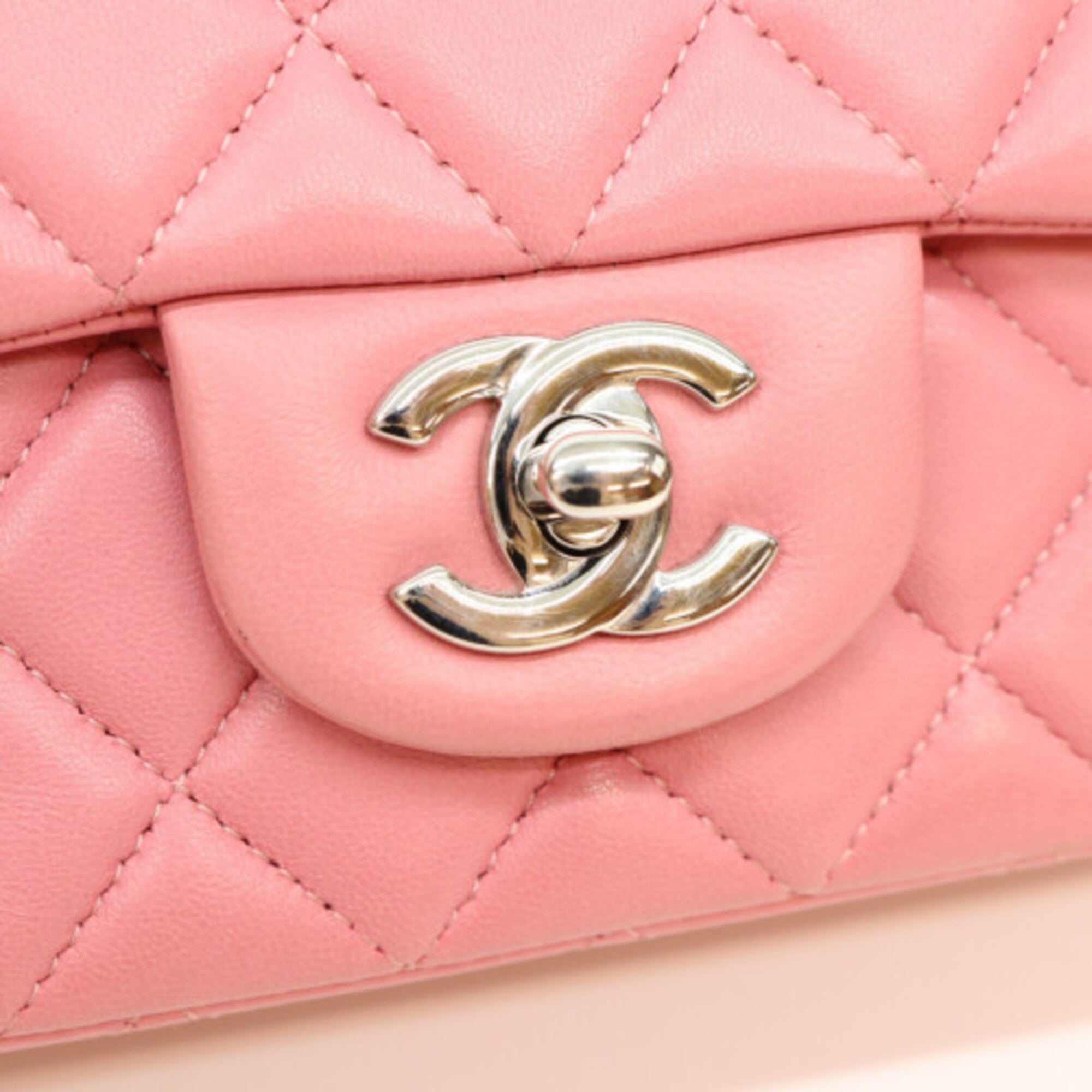 Chanel Pink Leather Shoulder Bag (Pre-Owned)