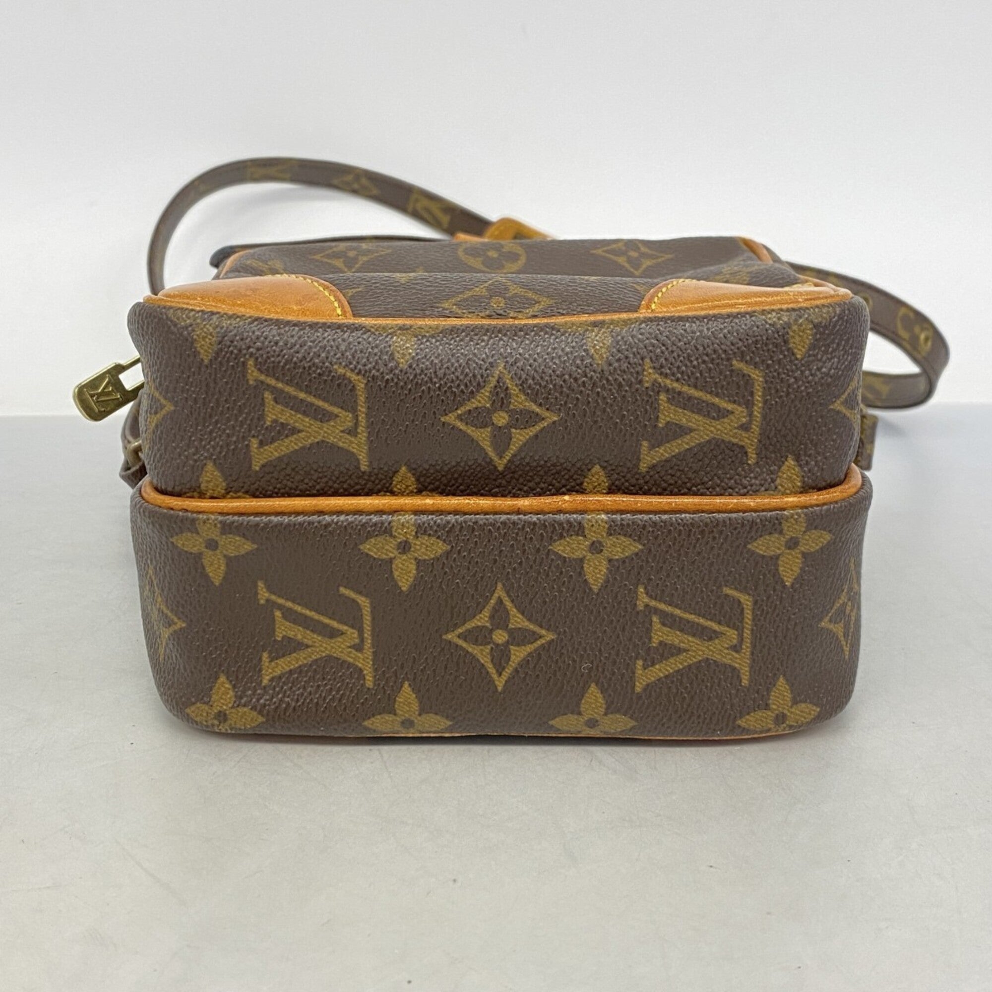 Louis Vuitton Brown Shoulder Bag (Pre-Owned)