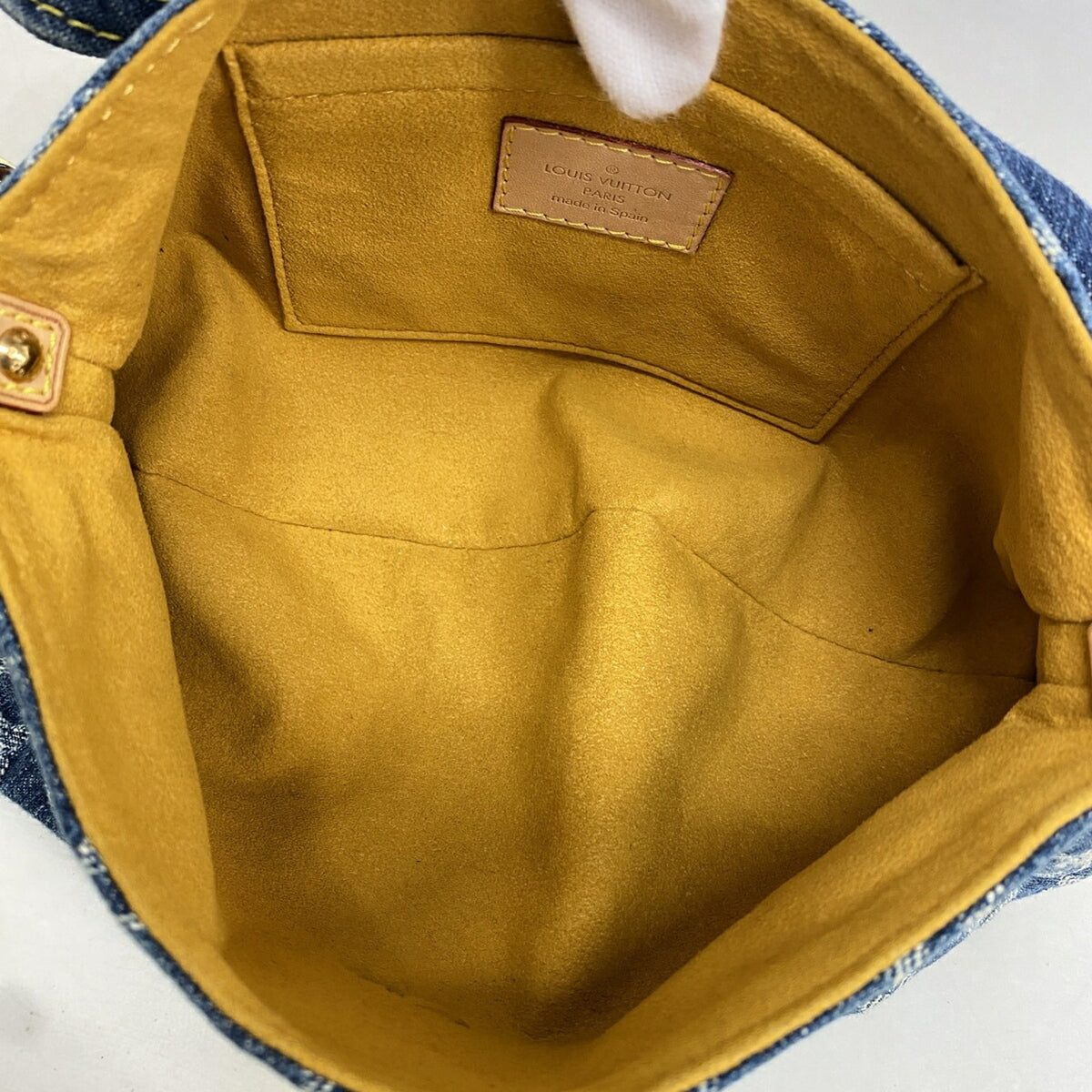 Louis Vuitton Blue Shoulder Bag (Pre-Owned)