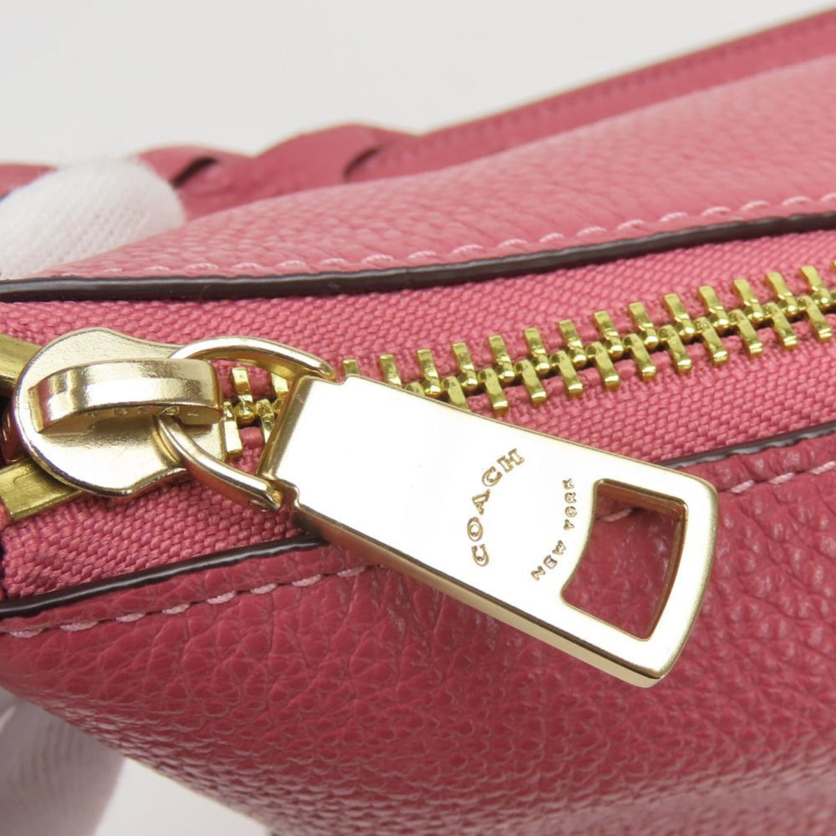 Coach Pink Leather Shoulder Bag (Pre-Owned)