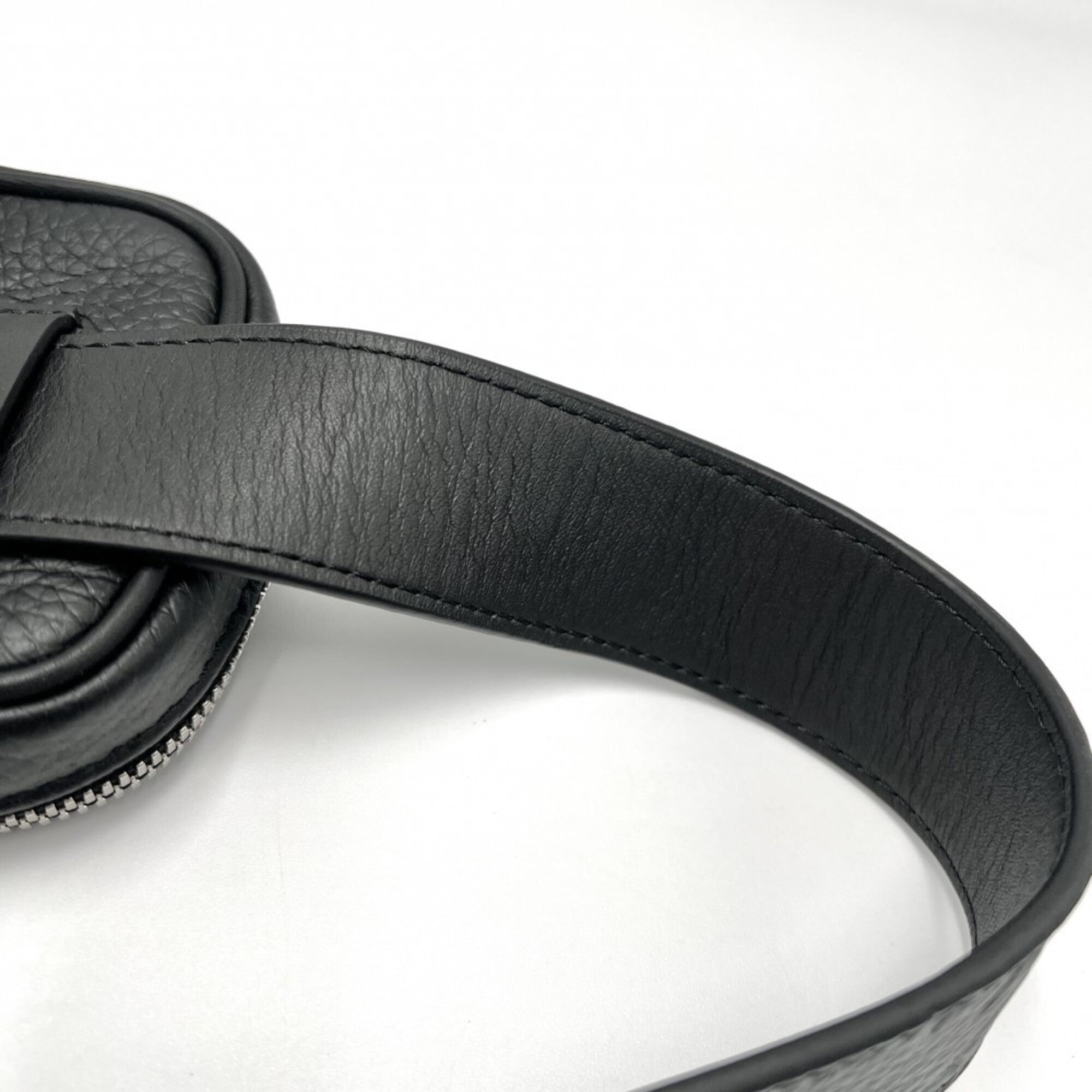 Louis Vuitton Black Leather Fanny Pack (Pre-Owned)