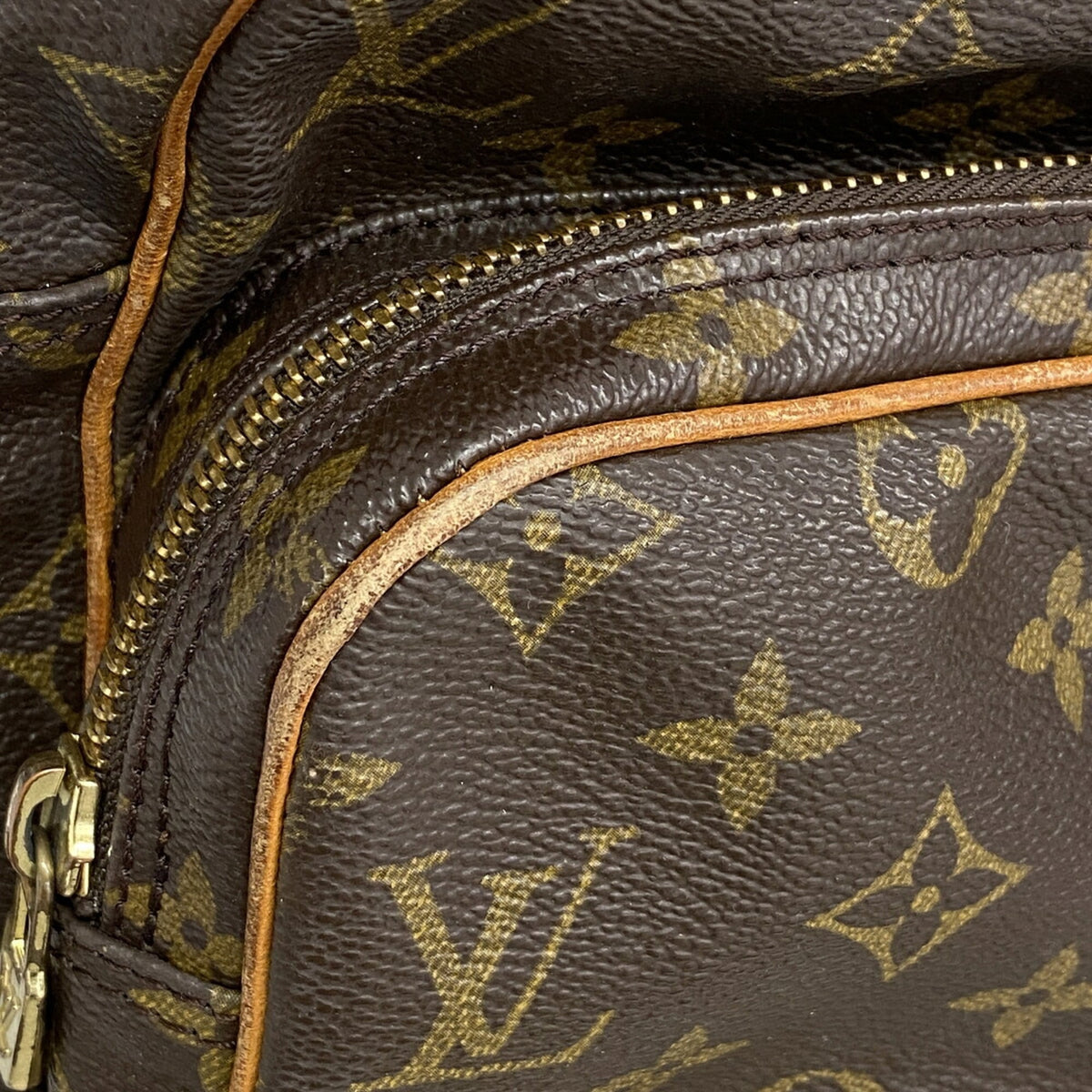 Louis Vuitton Brown Shoulder Bag (Pre-Owned)