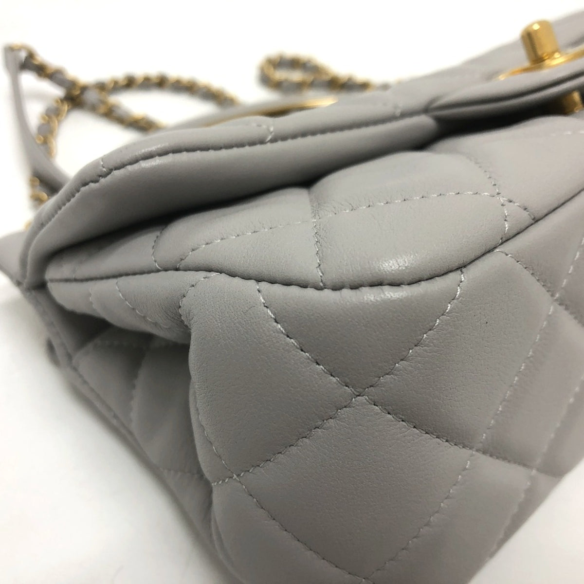 Chanel Gray Leather Shoulder Bag (Pre-Owned)