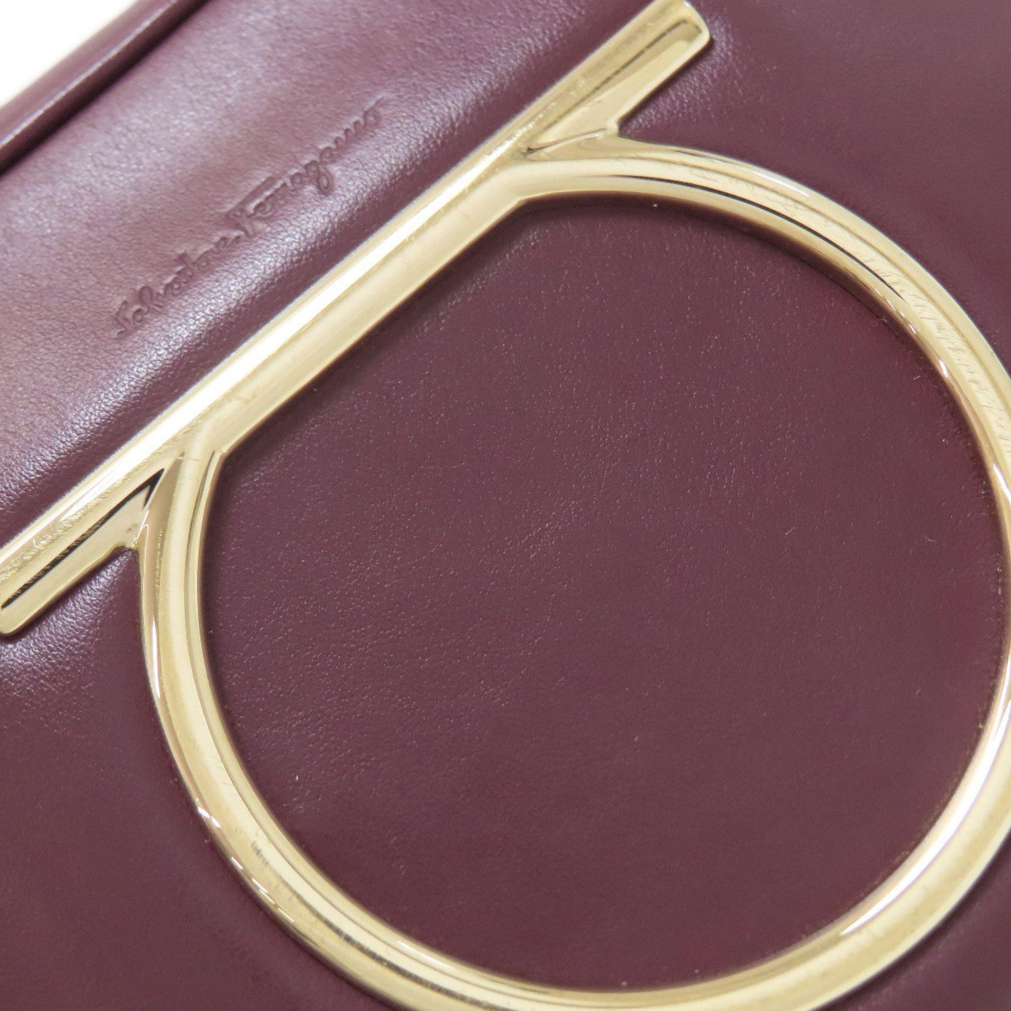Salvatore Ferragamo Bordeaux Leather Shoulder Bag (Pre-Owned)