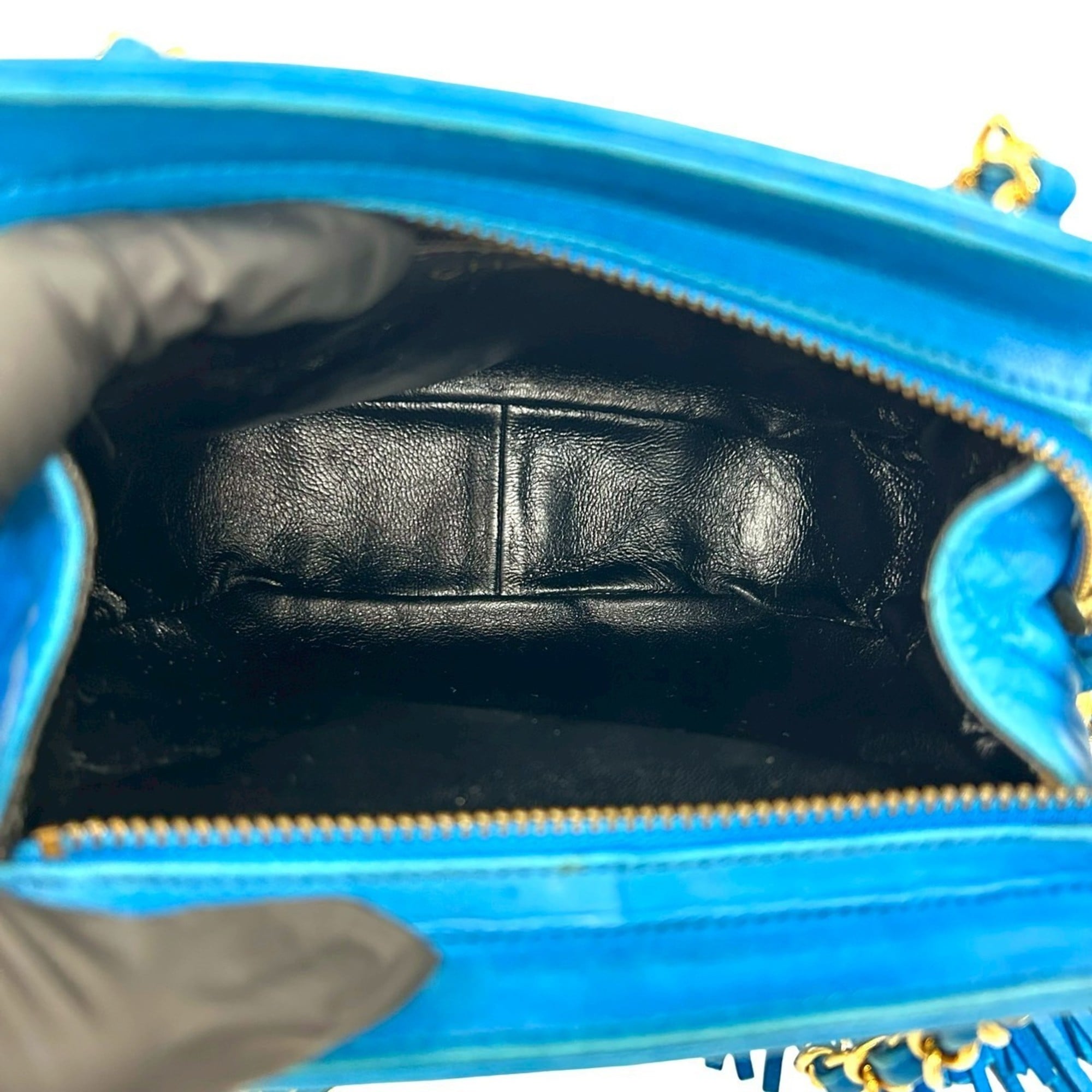 Chanel Blue Leather Shoulder Bag (Pre-Owned)