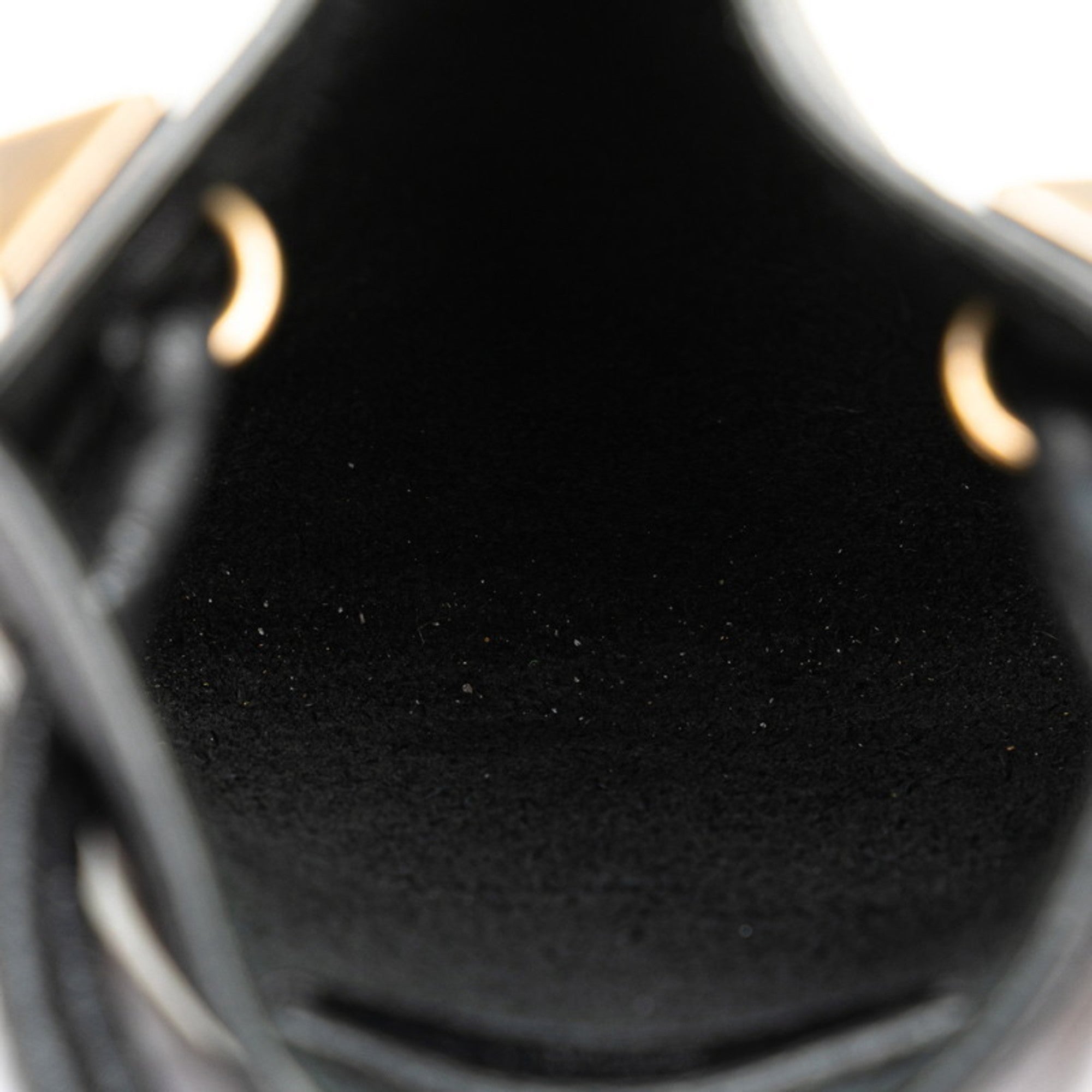 Valentino Garavani Black Leather Shoulder Bag (Pre-Owned)