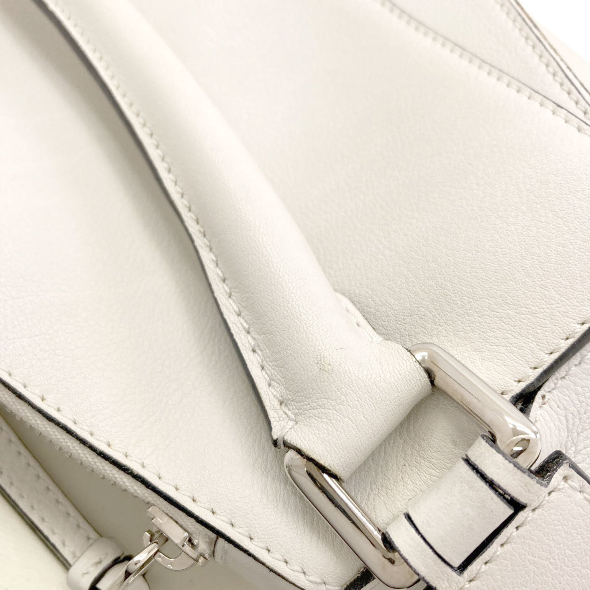 Loewe Puzzle White Leather Handbag (Pre-Owned)