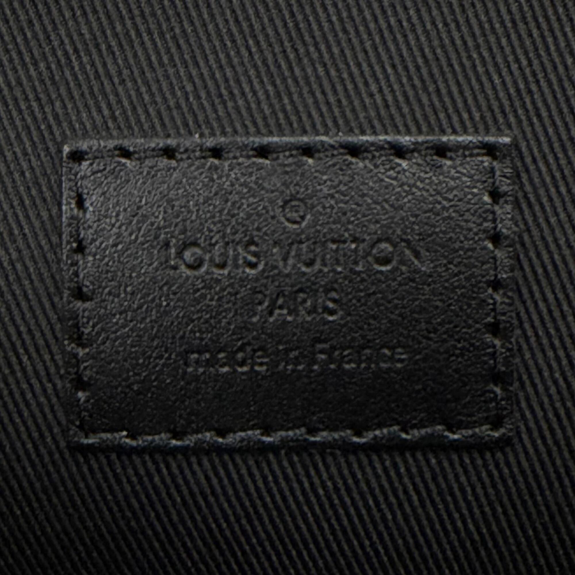Louis Vuitton Black Leather Shoulder Bag (Pre-Owned)