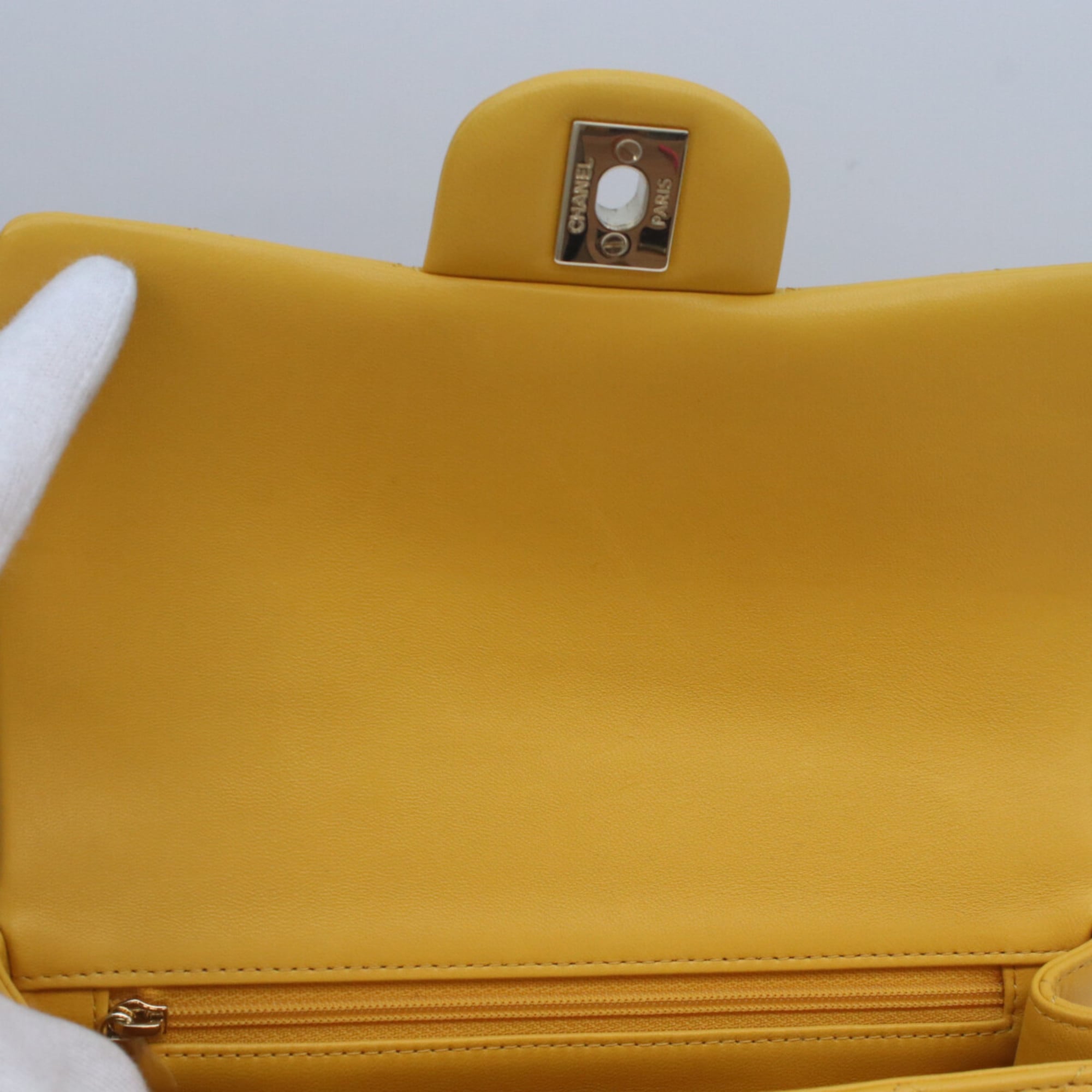 Chanel Yellow Leather Shoulder Bag (Pre-Owned)