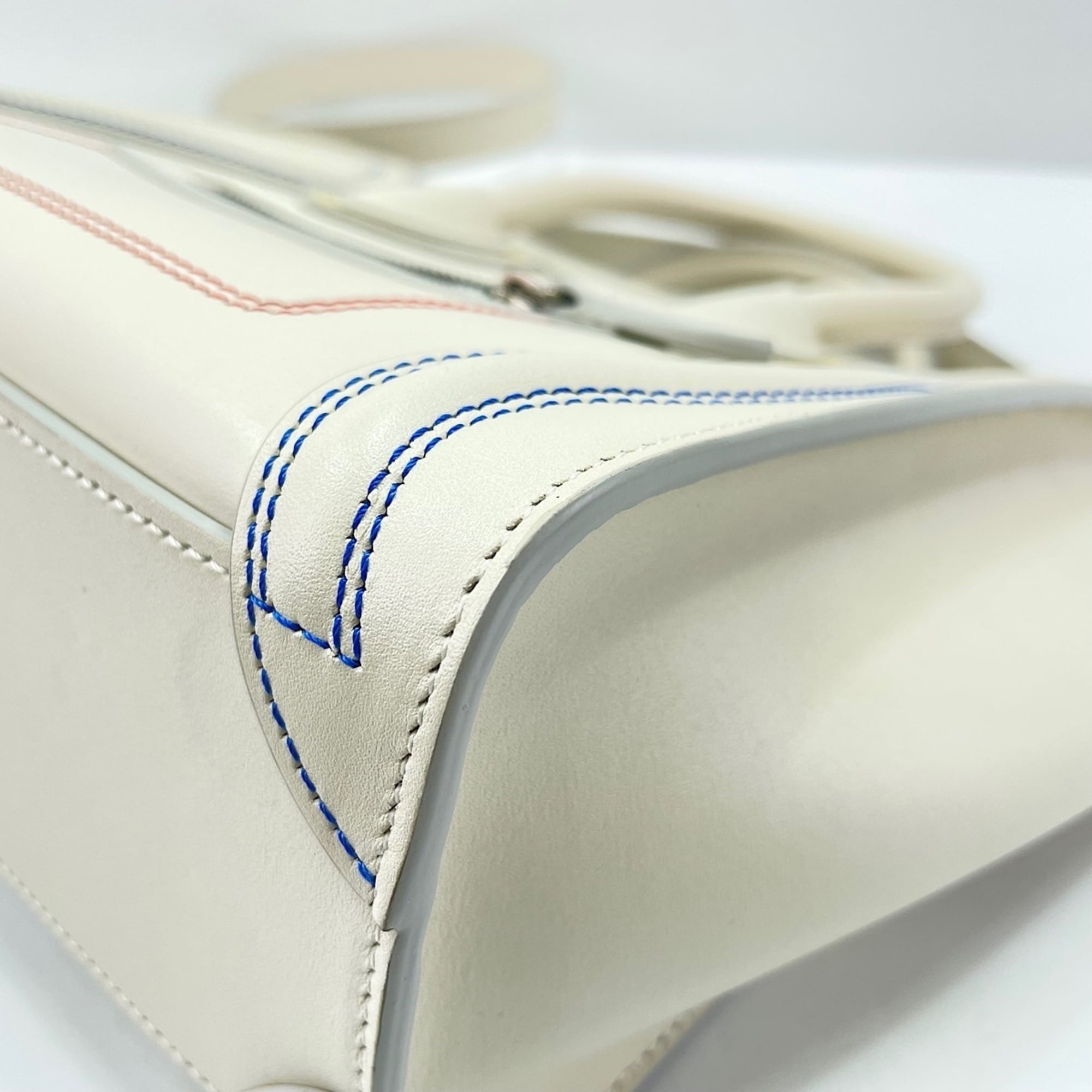 Celine Luggage Beige Handbag (Pre-Owned)