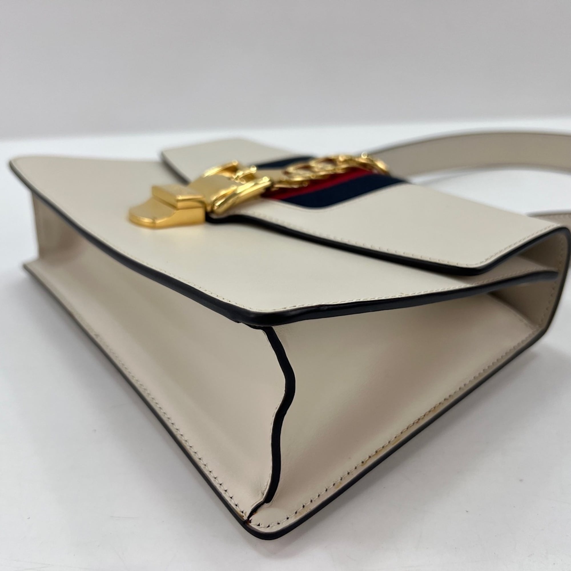 Gucci White Shoulder Bag (Pre-Owned)