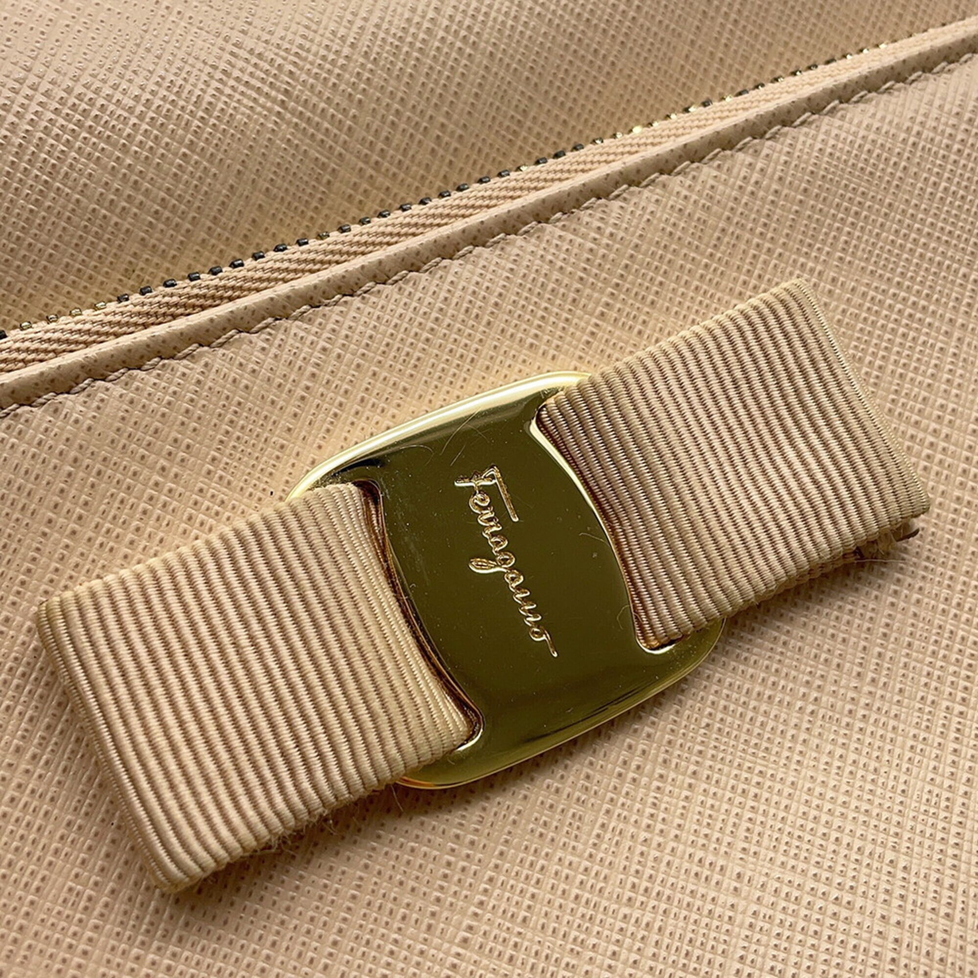 Salvatore Ferragamo Beige Leather Handbag Shoulder Bag (Pre-Owned)