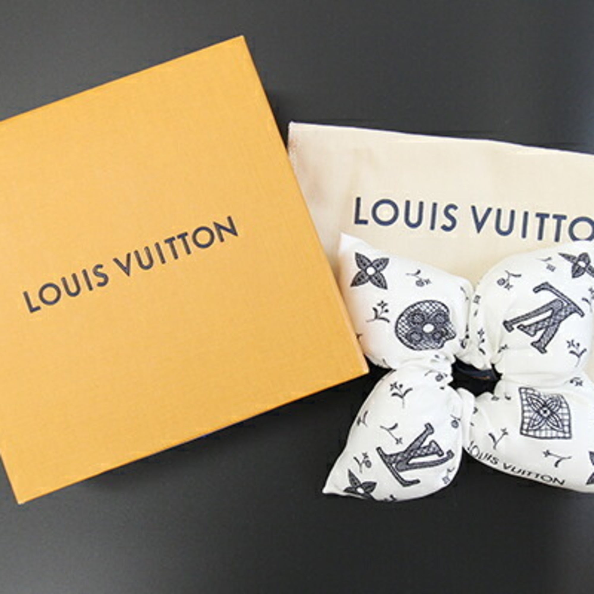 Louis Vuitton Fleur White (Pre-Owned)