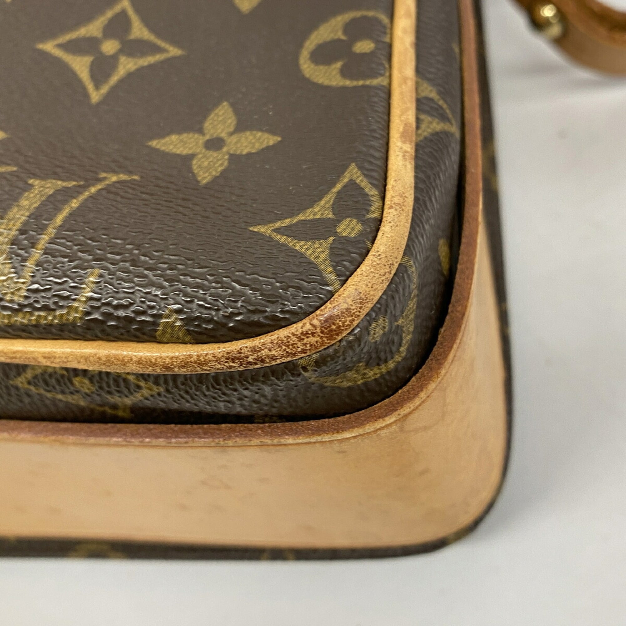 Louis Vuitton Brown Shoulder Bag (Pre-Owned)