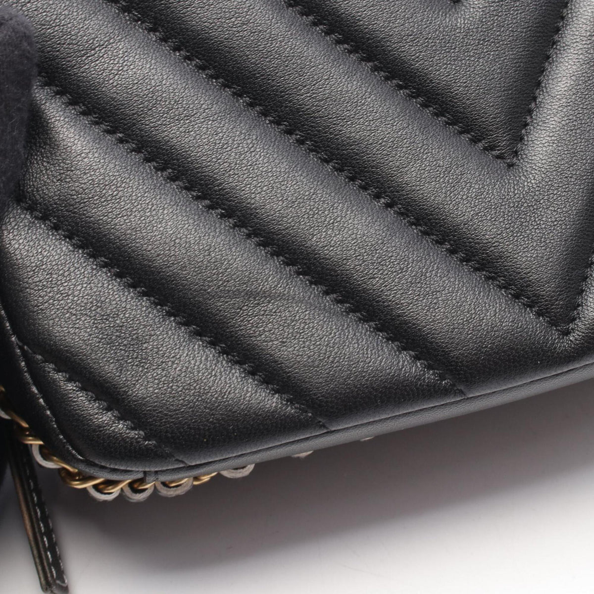 Chanel Black Leather Handbag Shoulder Bag (Pre-Owned)