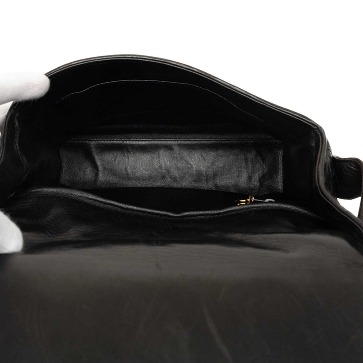 Chanel Matelasse Black Leather Shoulder Bag (Pre-Owned)