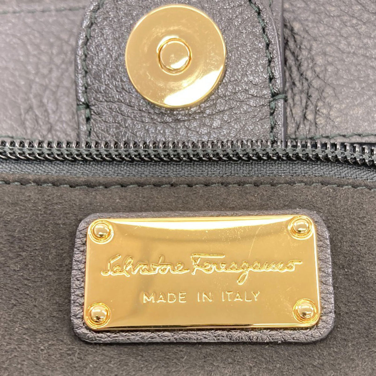 Salvatore Ferragamo Gancini Black White Leather Handbag (Pre-Owned)