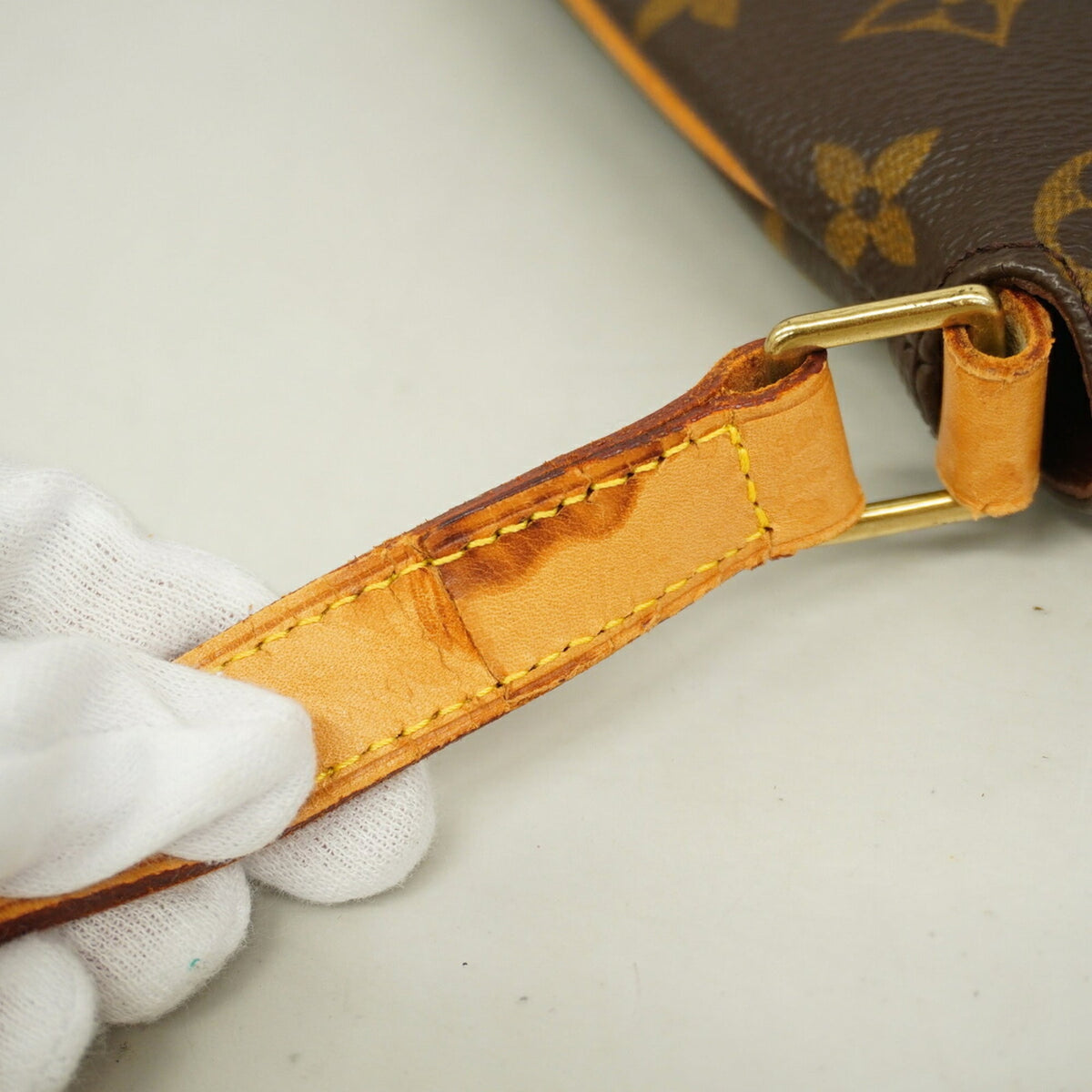Louis Vuitton Brown Shoulder Bag (Pre-Owned)