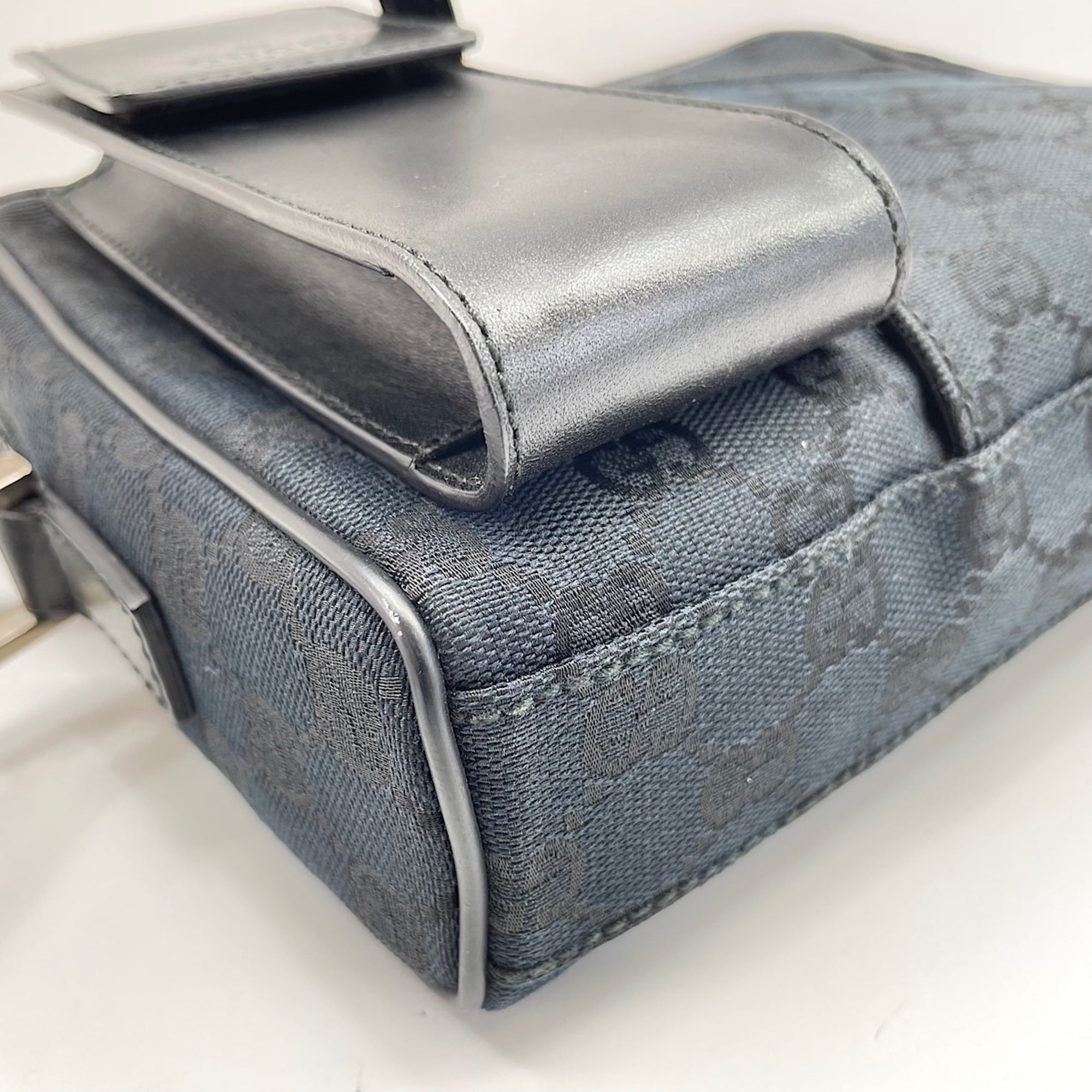 Gucci Black Clutch Bag (Pre-Owned)