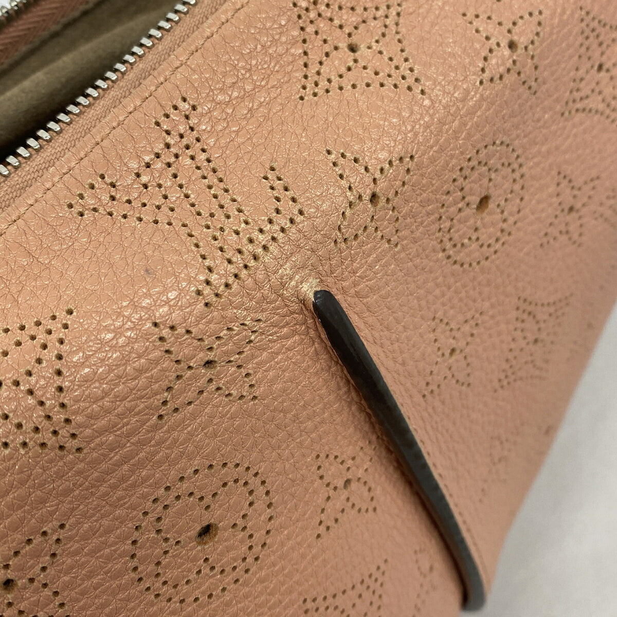 Louis Vuitton Rose Handbag (Pre-Owned)