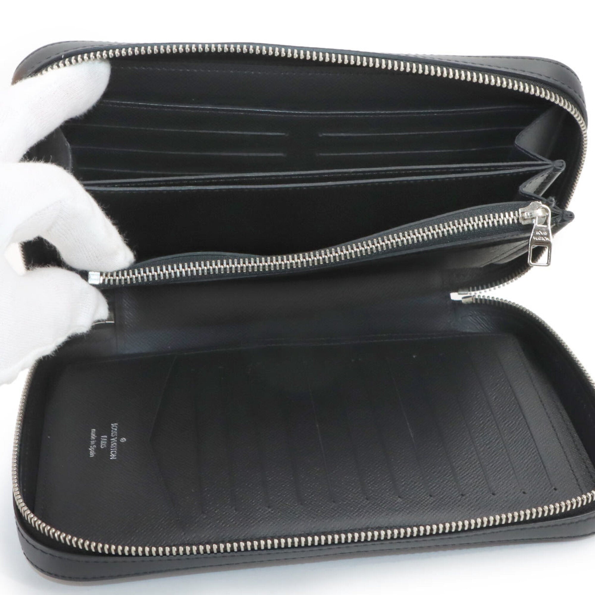 Louis Vuitton Black Noir Epi Leather Long Wallet (Bi-Fold) (Pre-Owned)