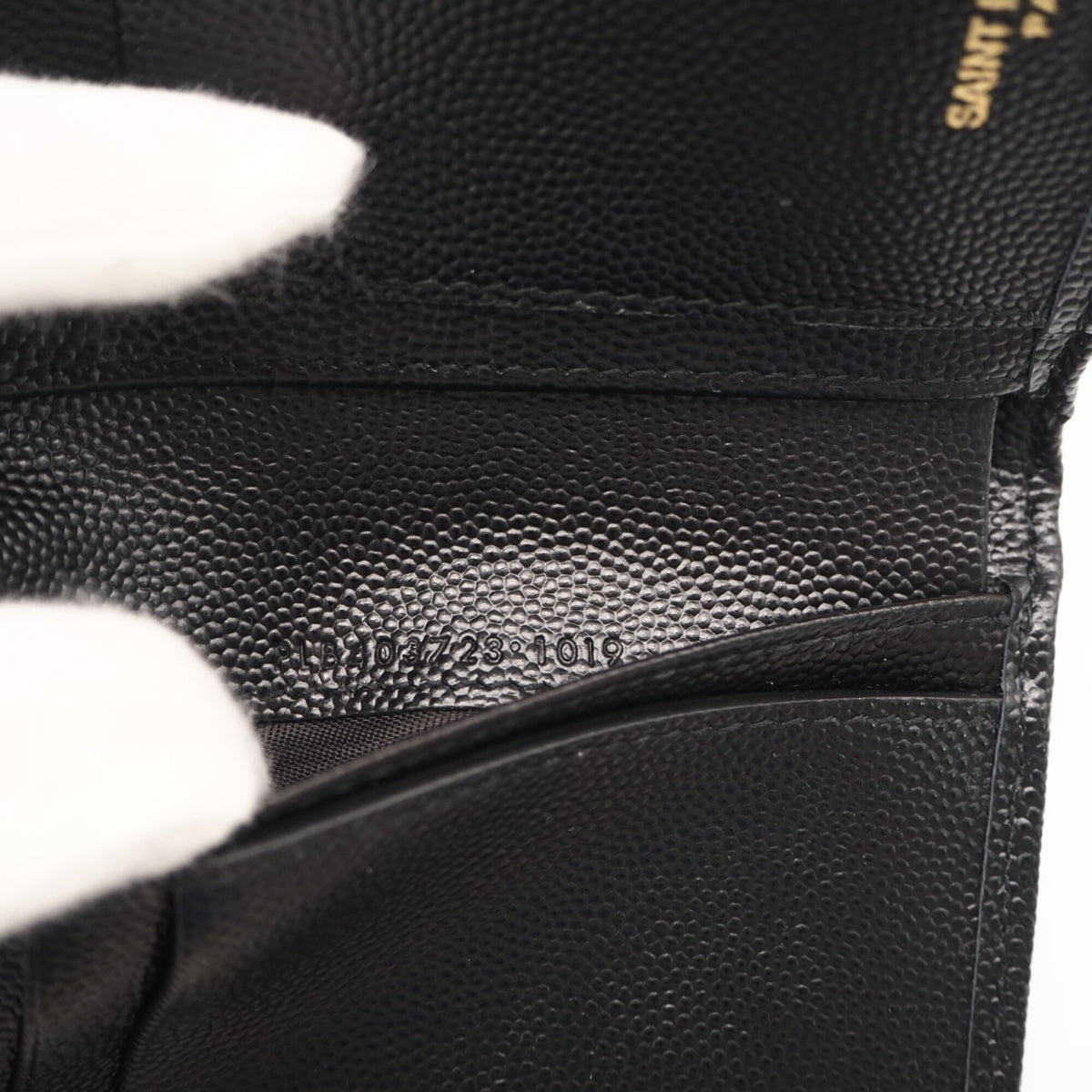 Yves Saint Laurent Black Leather Wallet (Bi-Fold) (Pre-Owned)