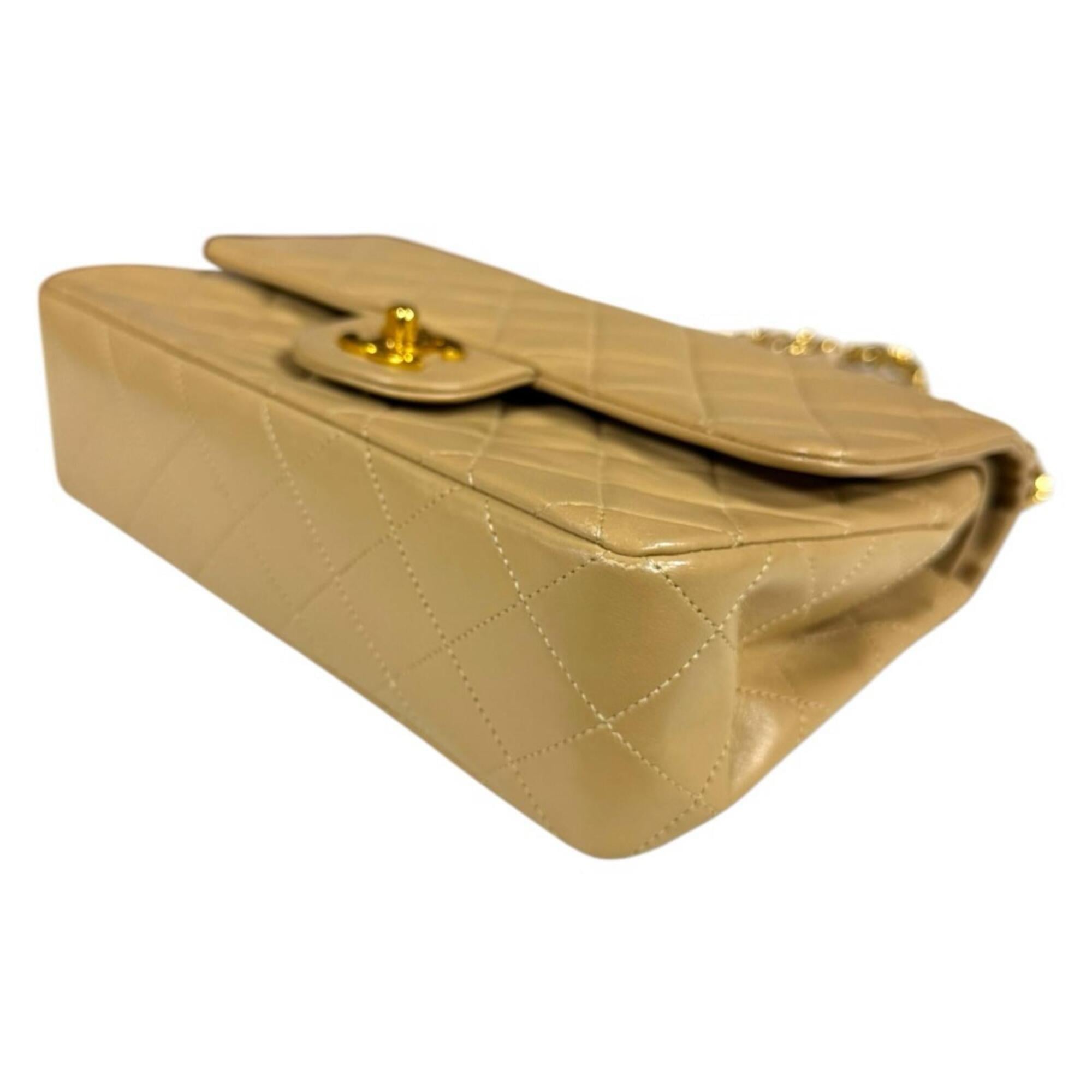 Chanel Beige Leather Shoulder Bag (Pre-Owned)