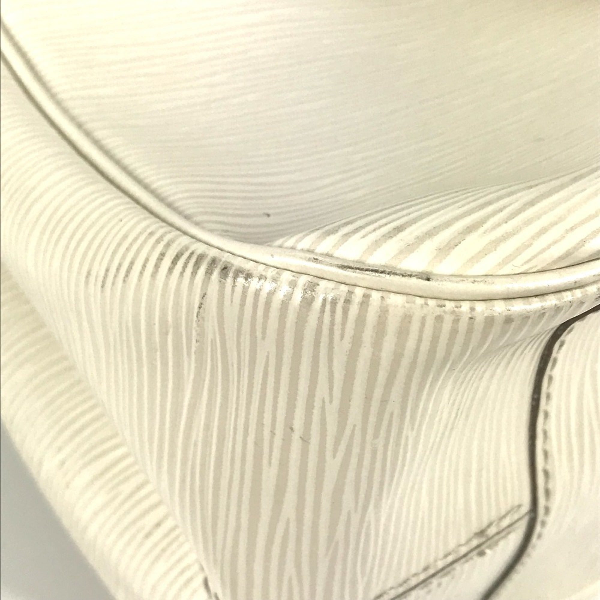 Louis Vuitton Epi White Epi Leather Handbag Tote Bag (Pre-Owned)