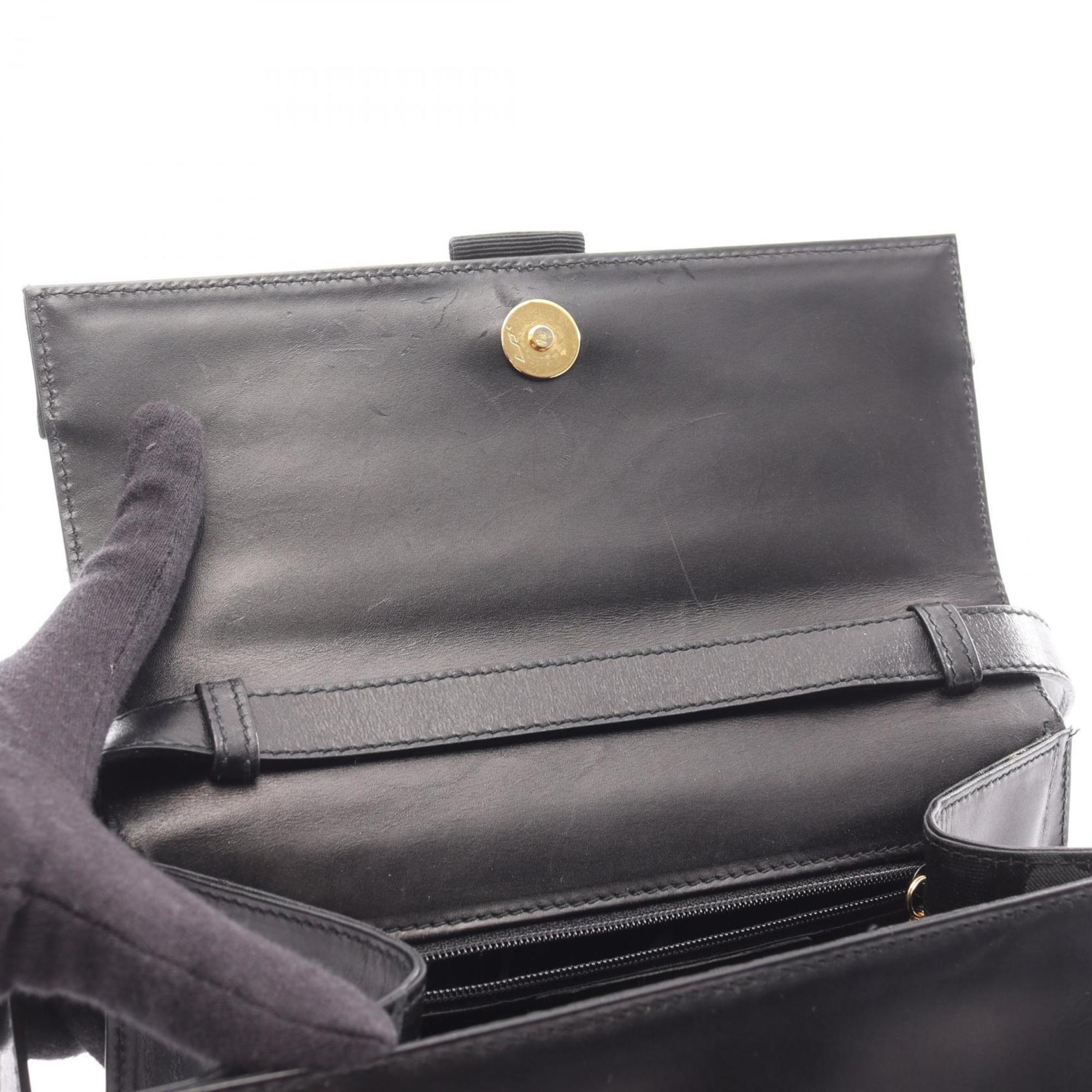 Salvatore Ferragamo Black Leather Handbag (Pre-Owned)