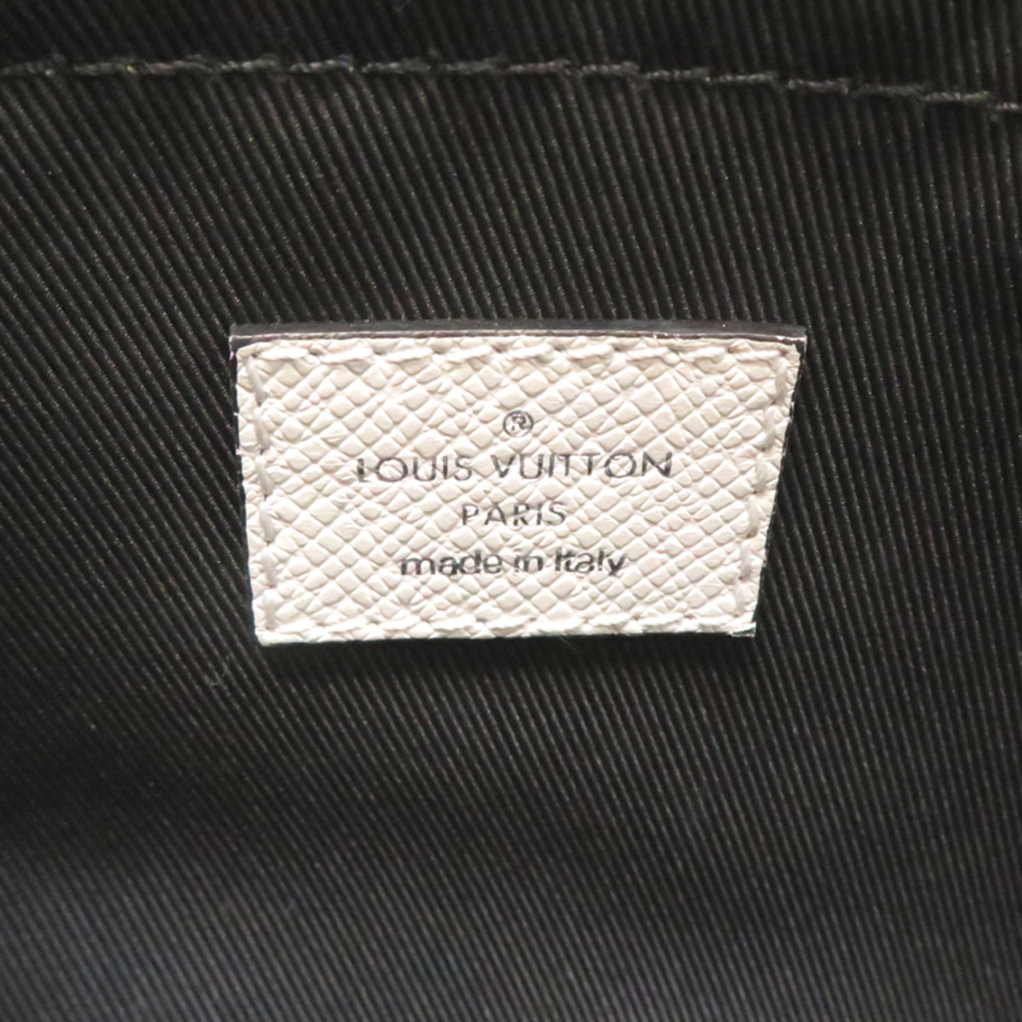 Louis Vuitton White Taigarama Messenger Bag (Pre-Owned)