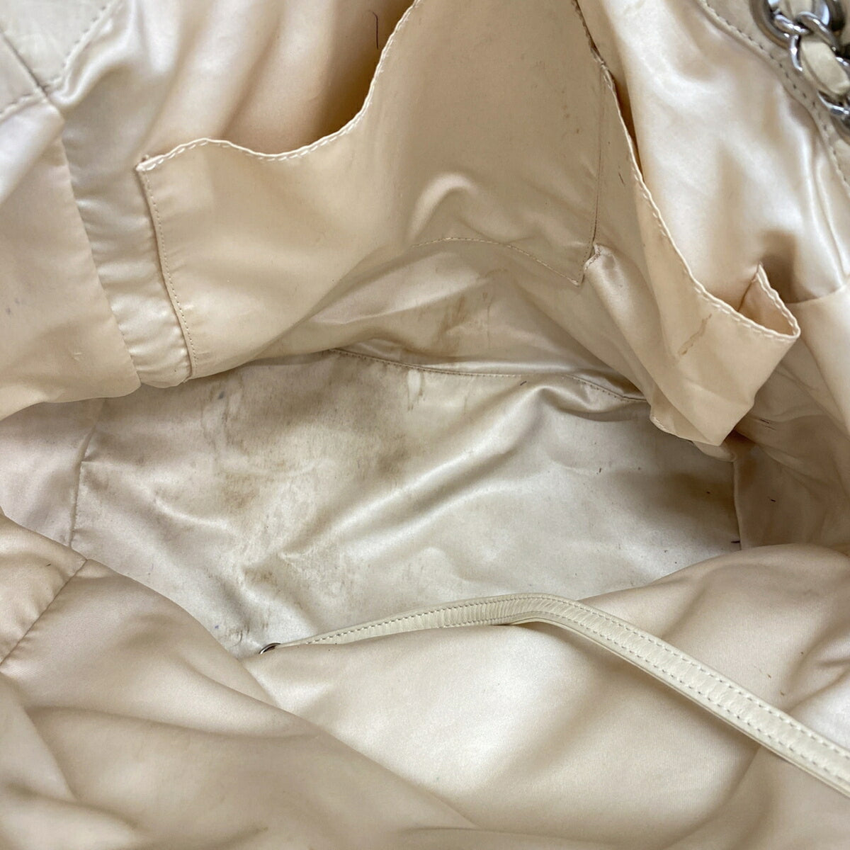 Chanel Ivory Leather Tote Bag (Pre-Owned)