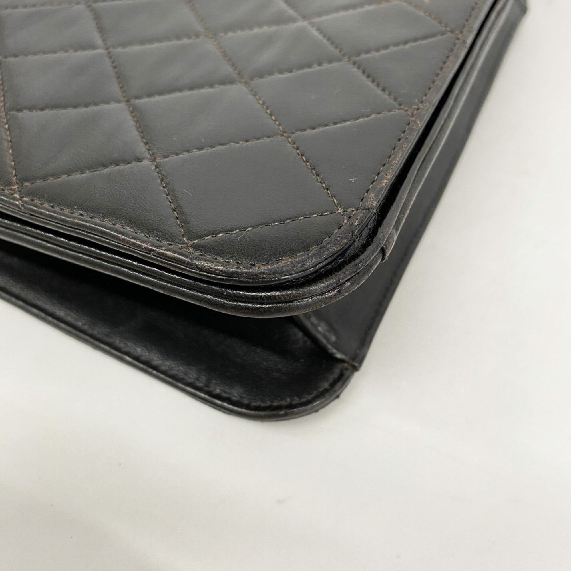 Chanel Black Leather Shoulder Bag (Pre-Owned)