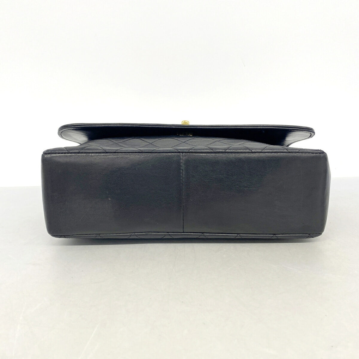 Chanel Black Leather Shoulder Bag (Pre-Owned)