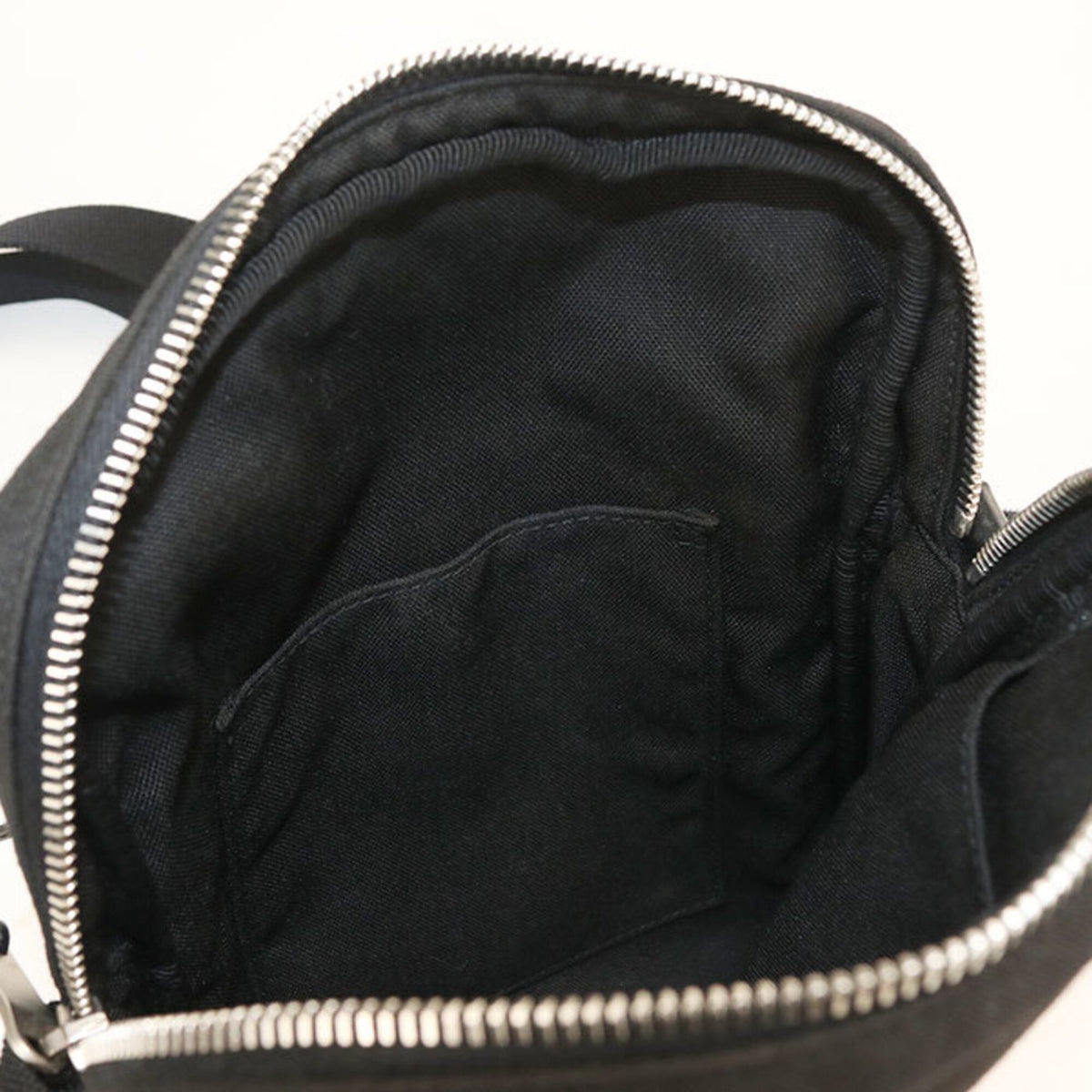 Saint Laurent Black Canvas Shoulder Bag (Pre-Owned)