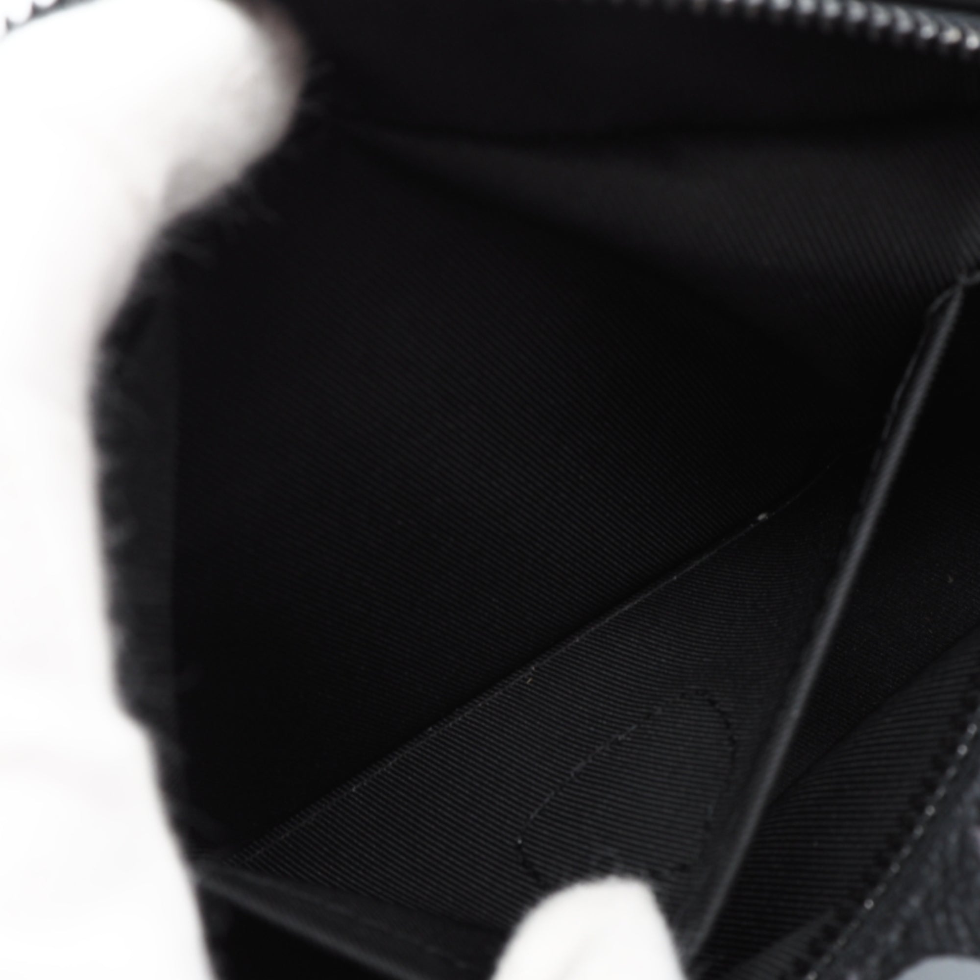 Louis Vuitton Black White Leather Shoulder Bag (Pre-Owned)