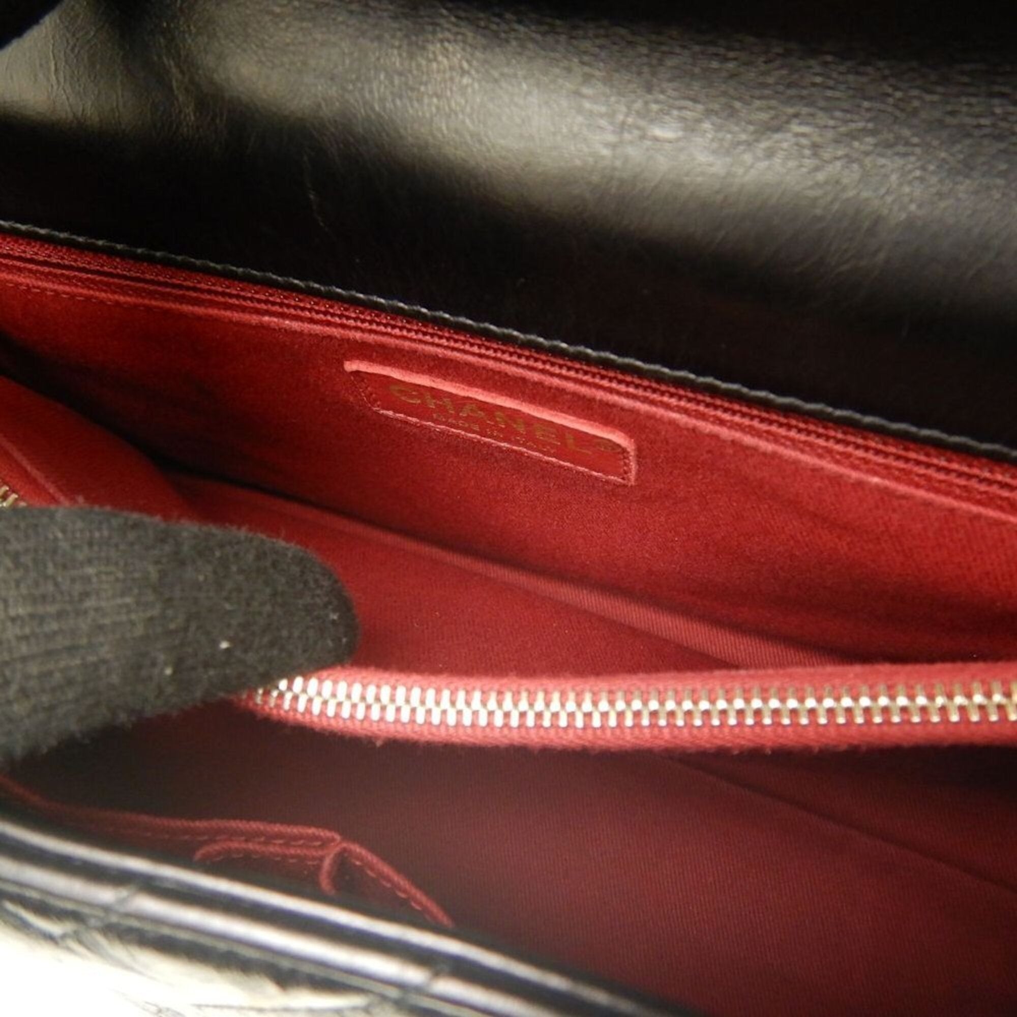 Chanel Black Leather Handbag (Pre-Owned)