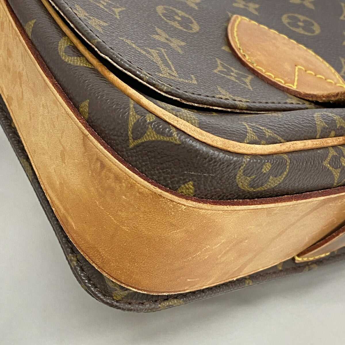 Louis Vuitton Brown Shoulder Bag (Pre-Owned)