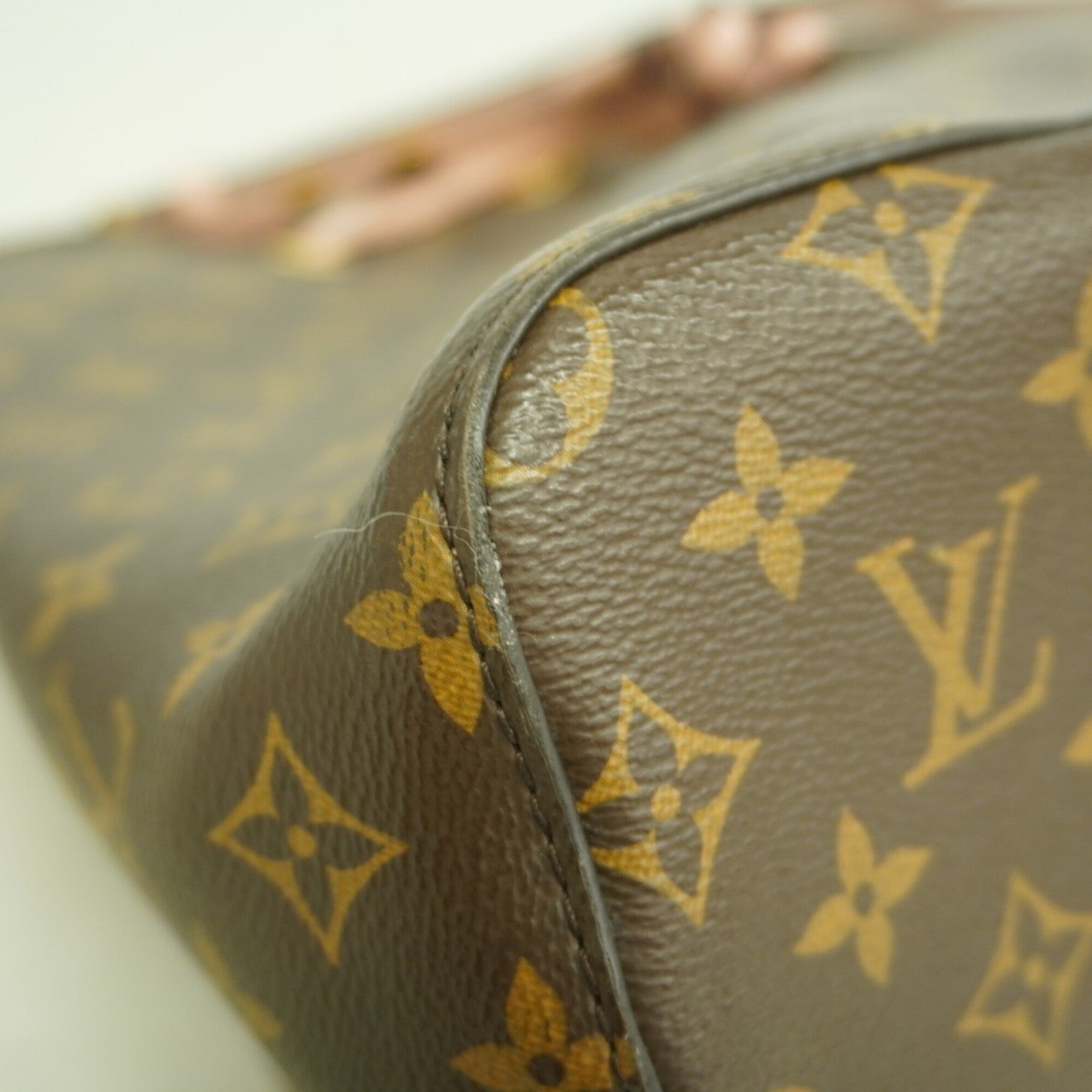 Louis Vuitton Rose Poudre Shoulder Bag (Pre-Owned)
