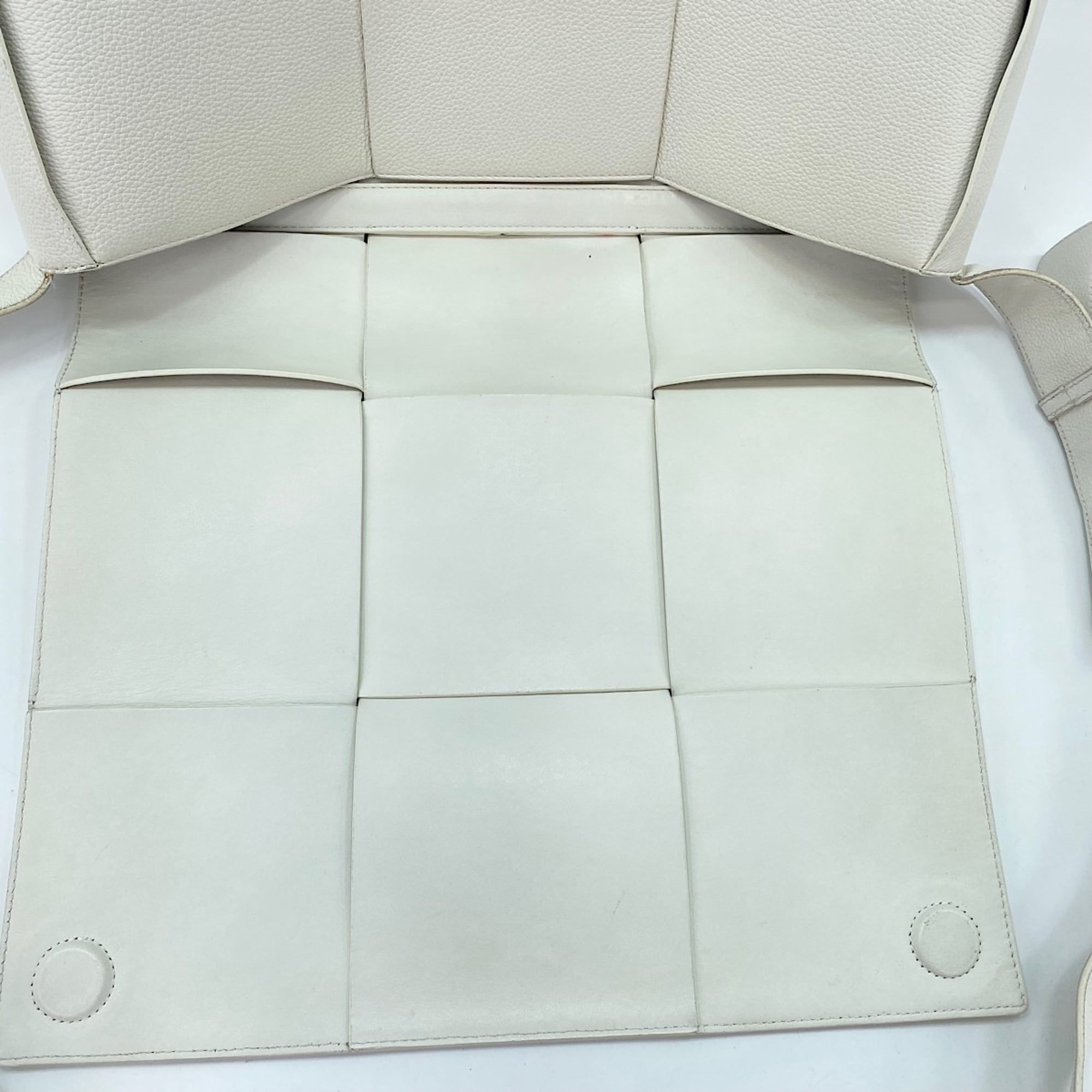 Bottega Veneta Clear White Intrecciato Shoulder Bag (Pre-Owned)