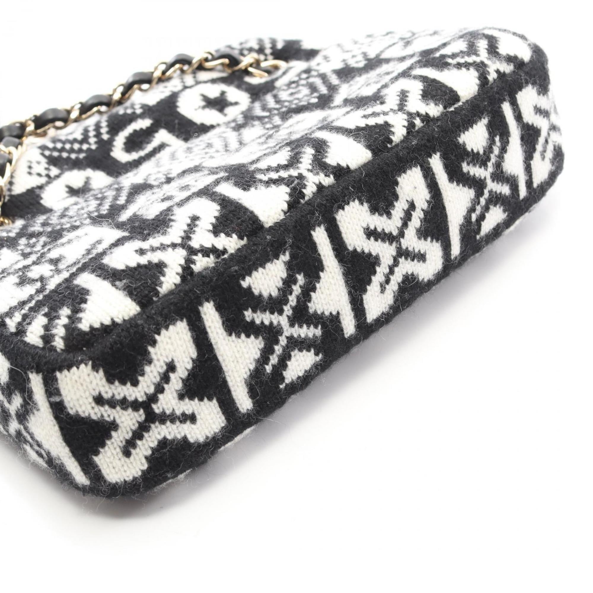 Chanel Black White Wool Shoulder Bag (Pre-Owned)