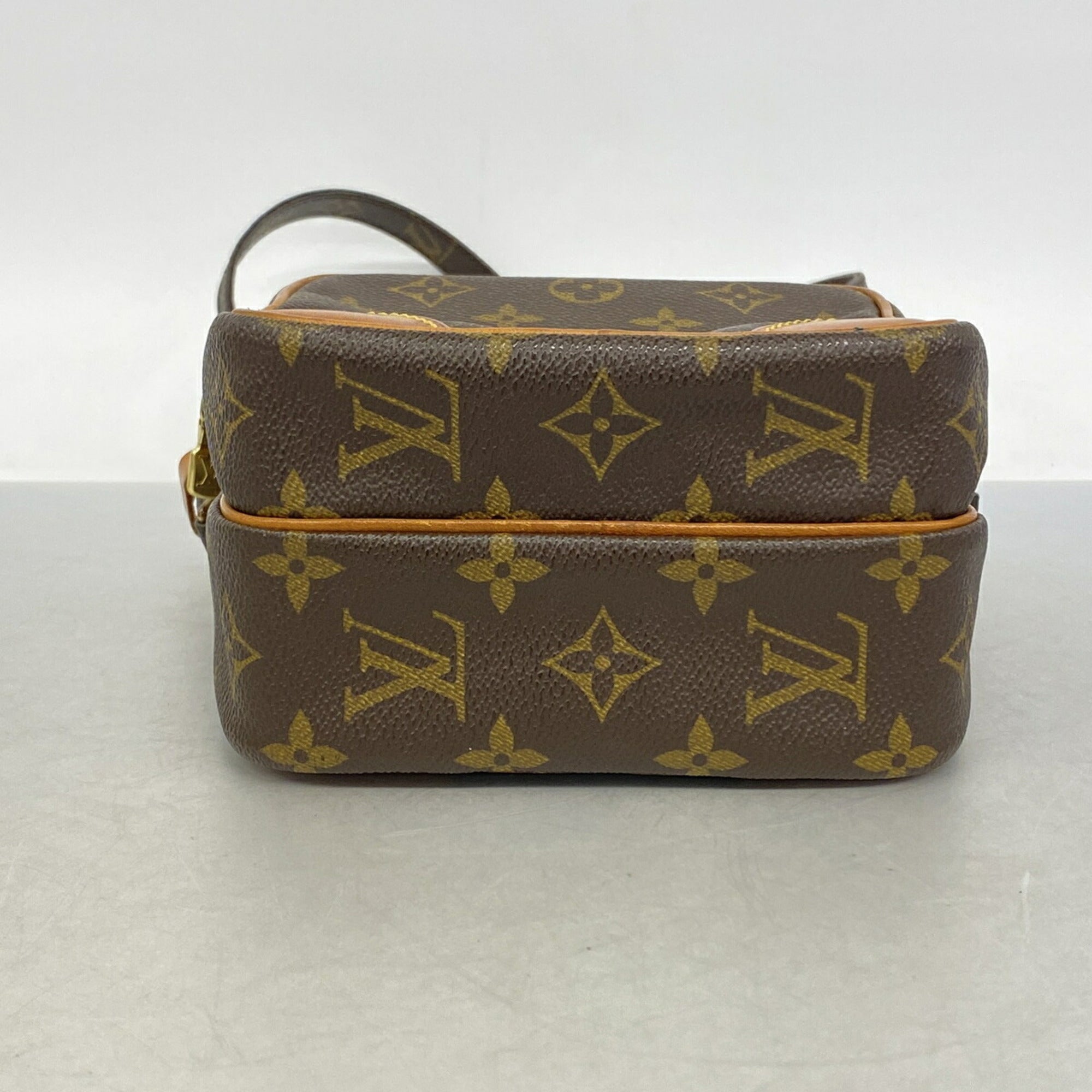 Louis Vuitton Brown Shoulder Bag (Pre-Owned)