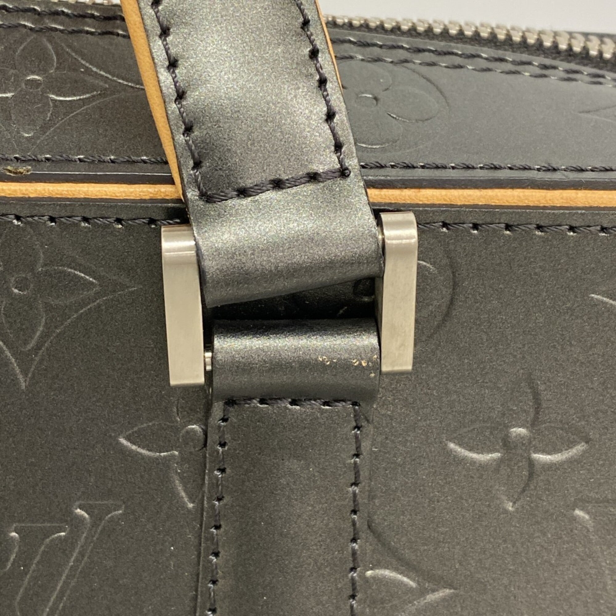 Louis Vuitton Noir Handbag (Pre-Owned)