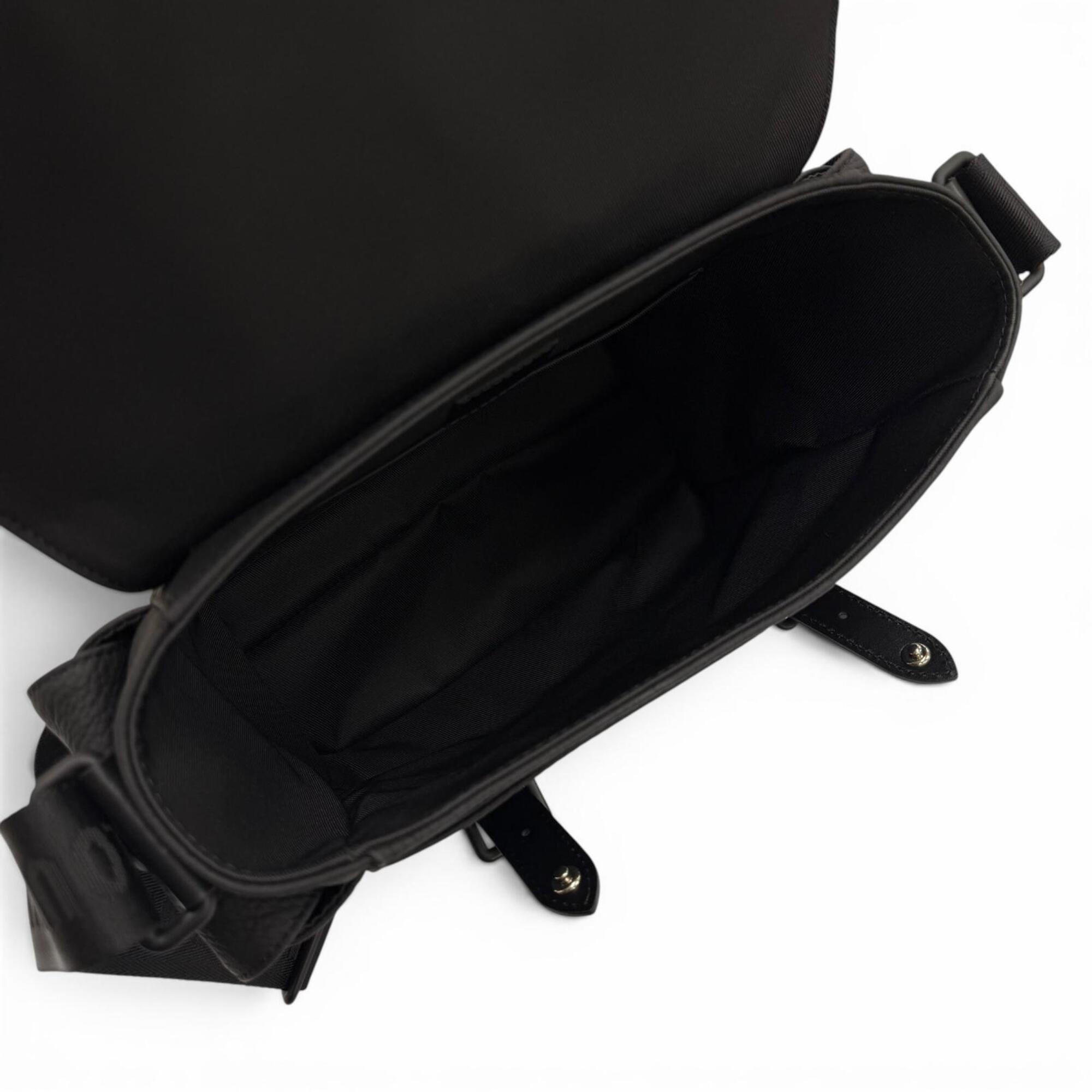 Louis Vuitton Black Leather Shoulder Bag (Pre-Owned)