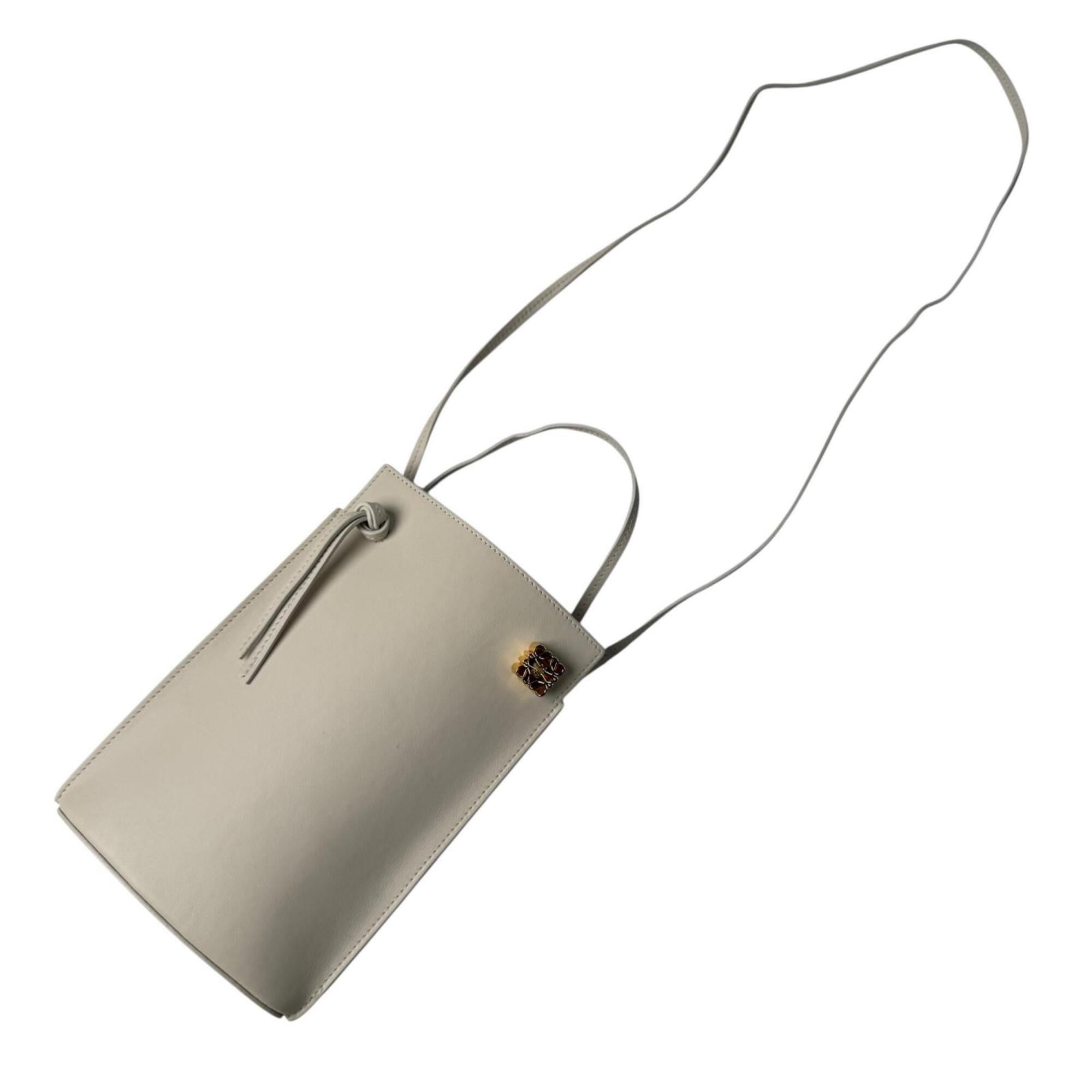 Loewe White Leather Shoulder Bag (Pre-Owned)