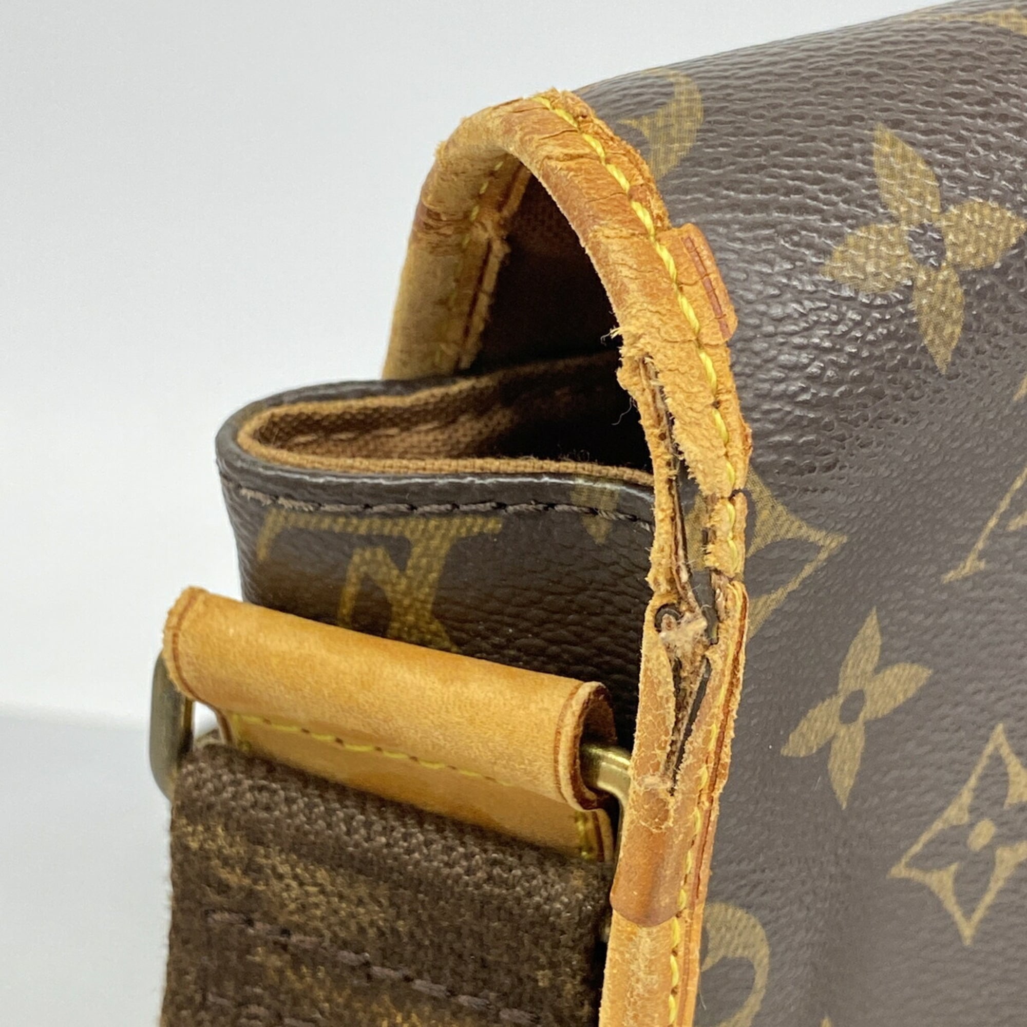 Louis Vuitton Brown Shoulder Bag (Pre-Owned)