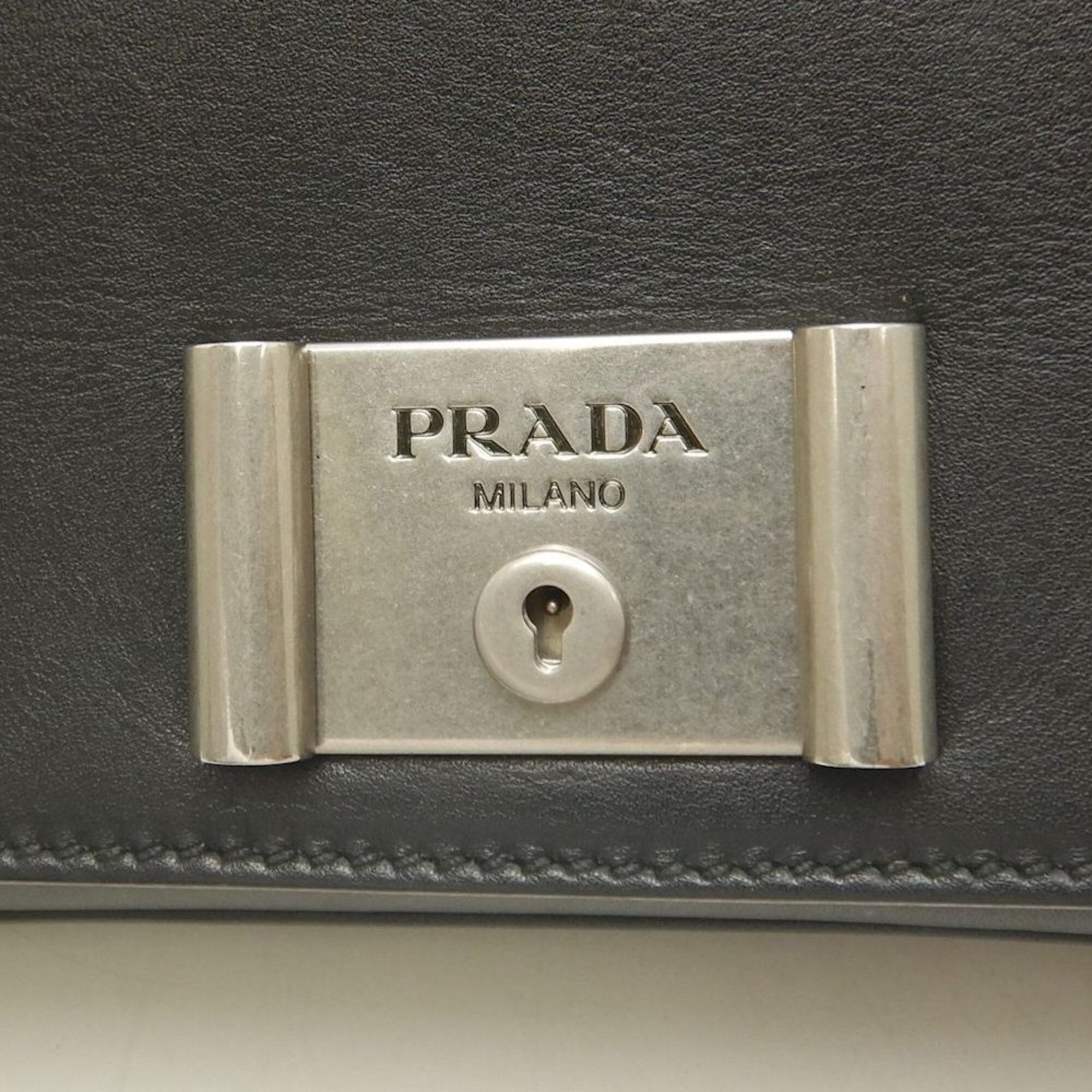 Prada Nero Leather Shoulder Bag (Pre-Owned)