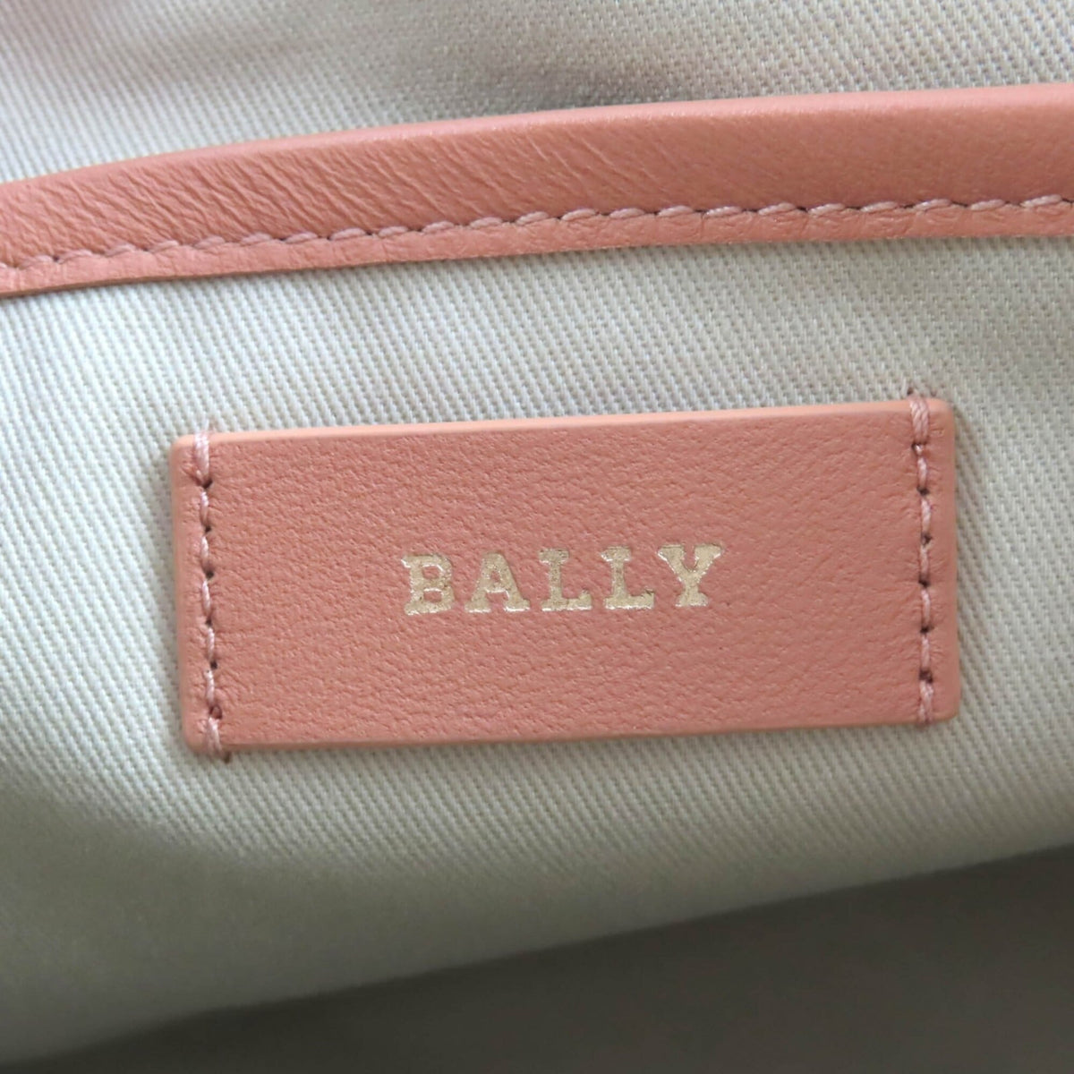 Bally Pink Leather Shoulder Bag (Pre-Owned)