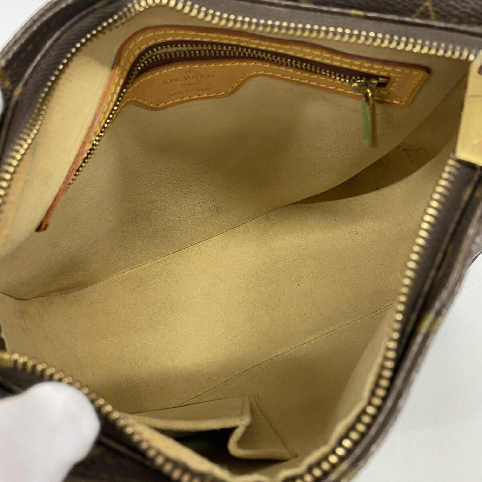 Louis Vuitton Brown Shoulder Bag (Pre-Owned)