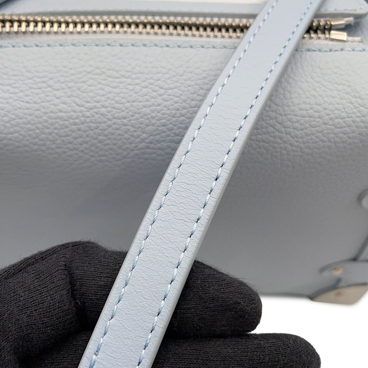 Louis Vuitton Light Blue Leather Handbag Shoulder Bag (Pre-Owned)