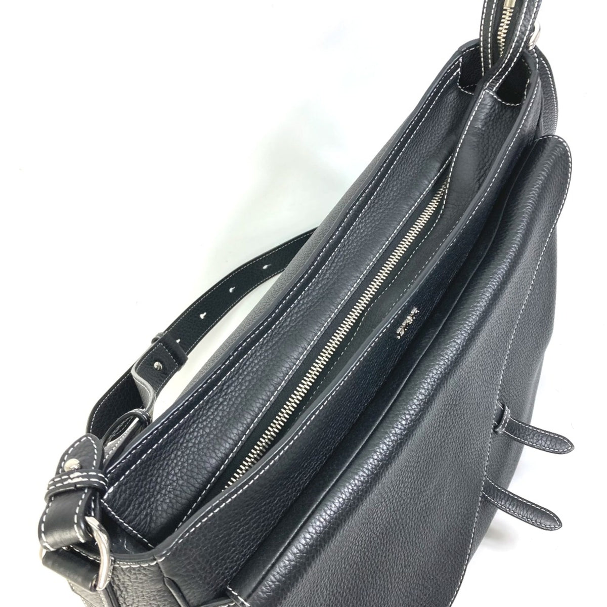 Christian Dior Black Leather Shoulder Bag (Pre-Owned)